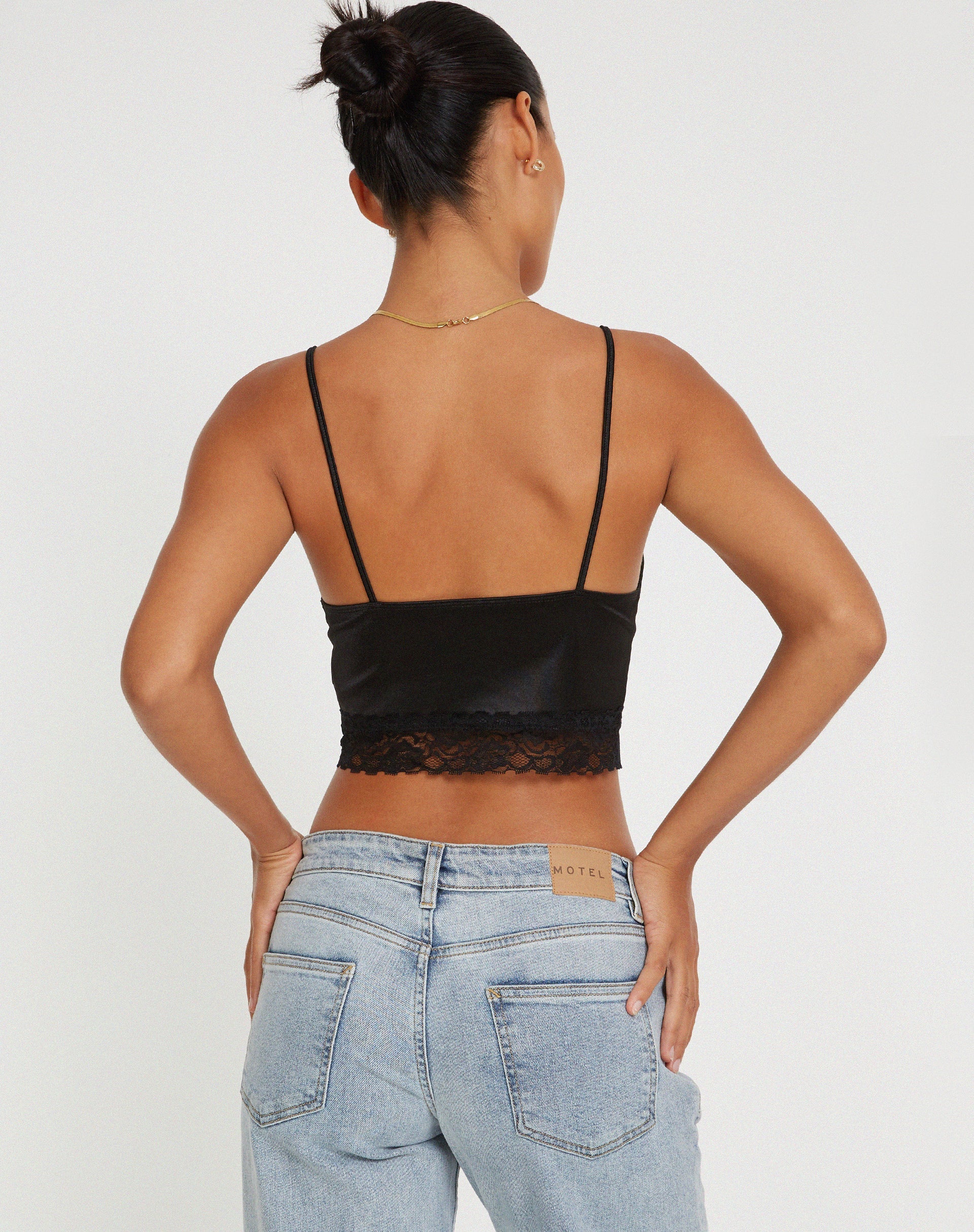 imagen de Datuk Crop Top en satén negro