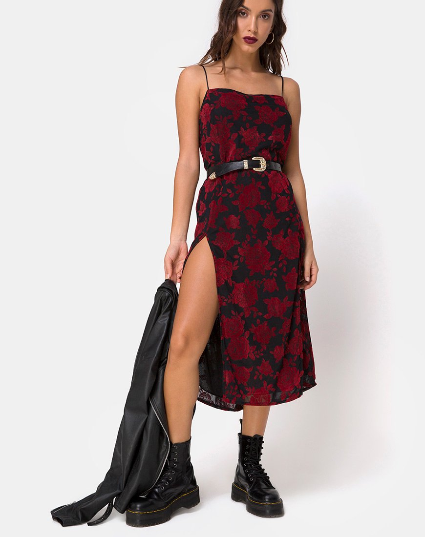 Imagen del vestido Daxita en romántico flocado de rosas rojas