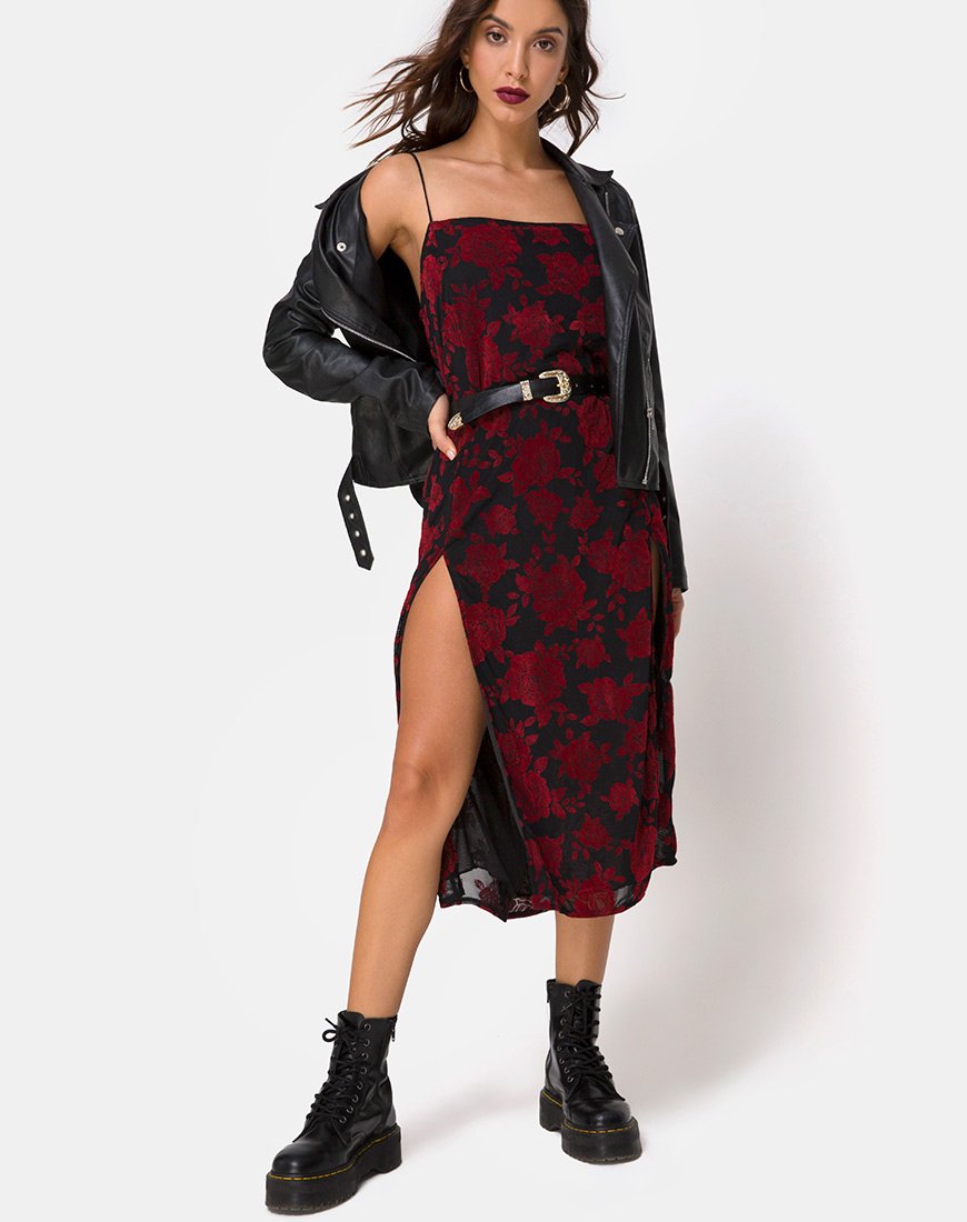 Imagen del vestido Daxita en romántico flocado de rosas rojas