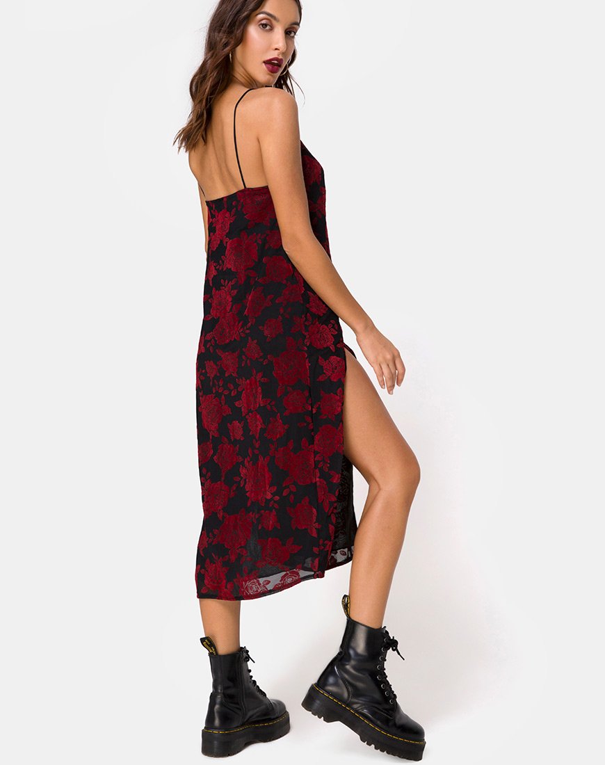 Imagen del vestido Daxita en romántico flocado de rosas rojas