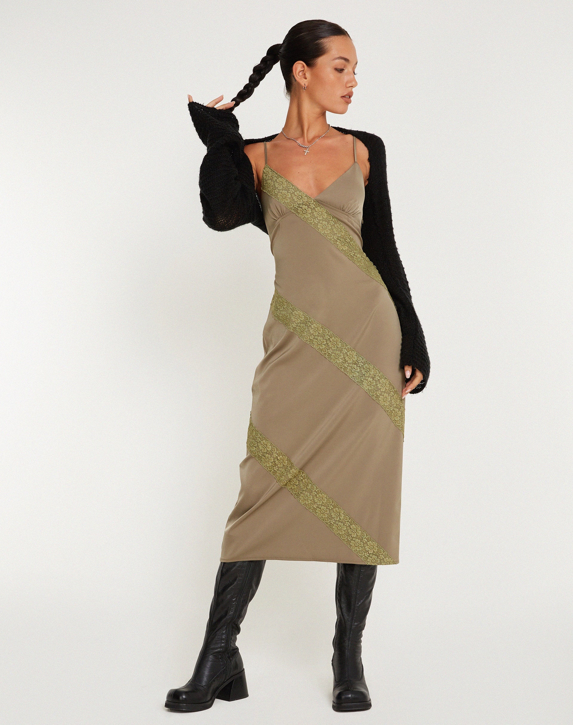 imagen de Deonne Midi Dress in Satin Avocado