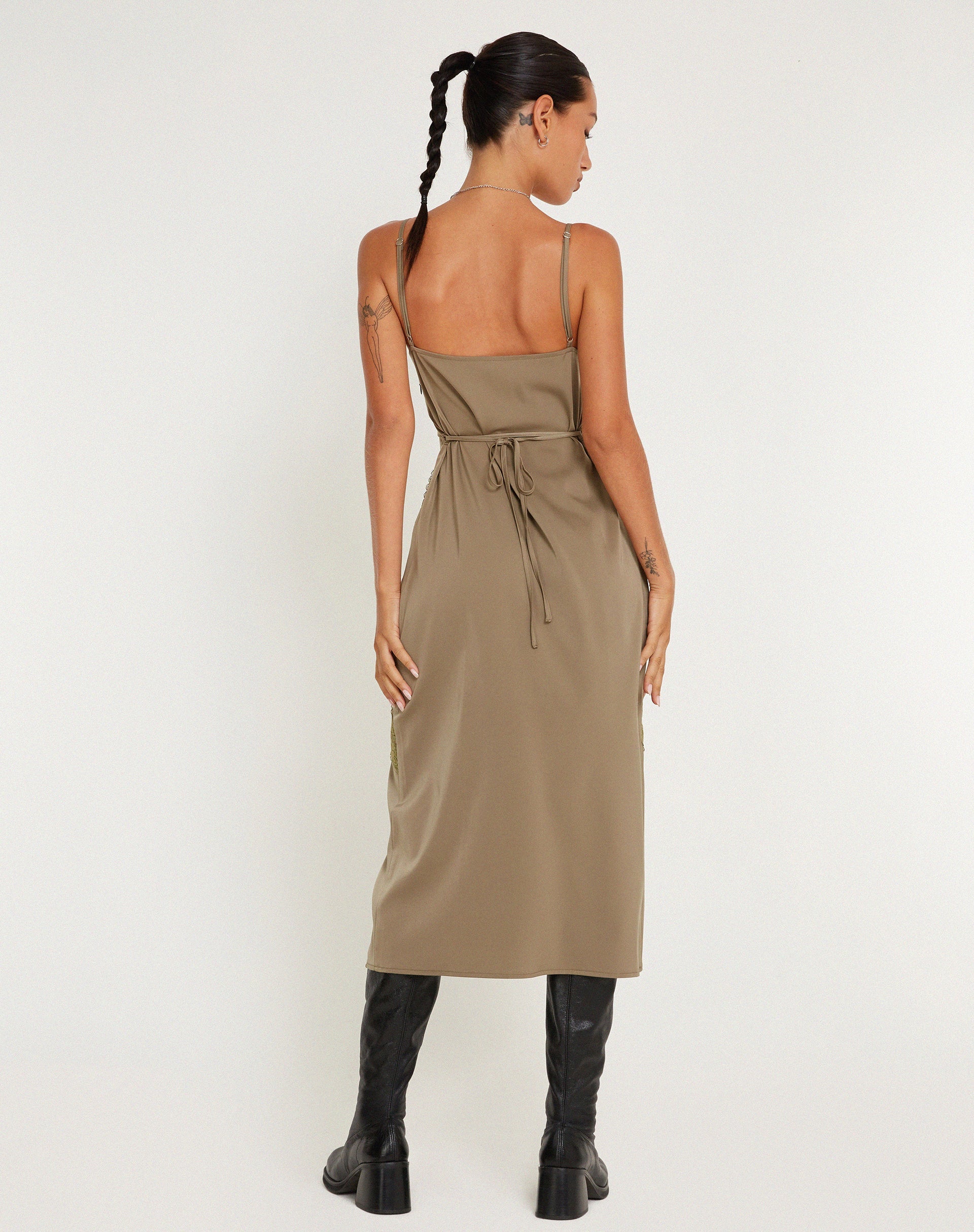 imagen de Deonne Midi Dress in Satin Avocado