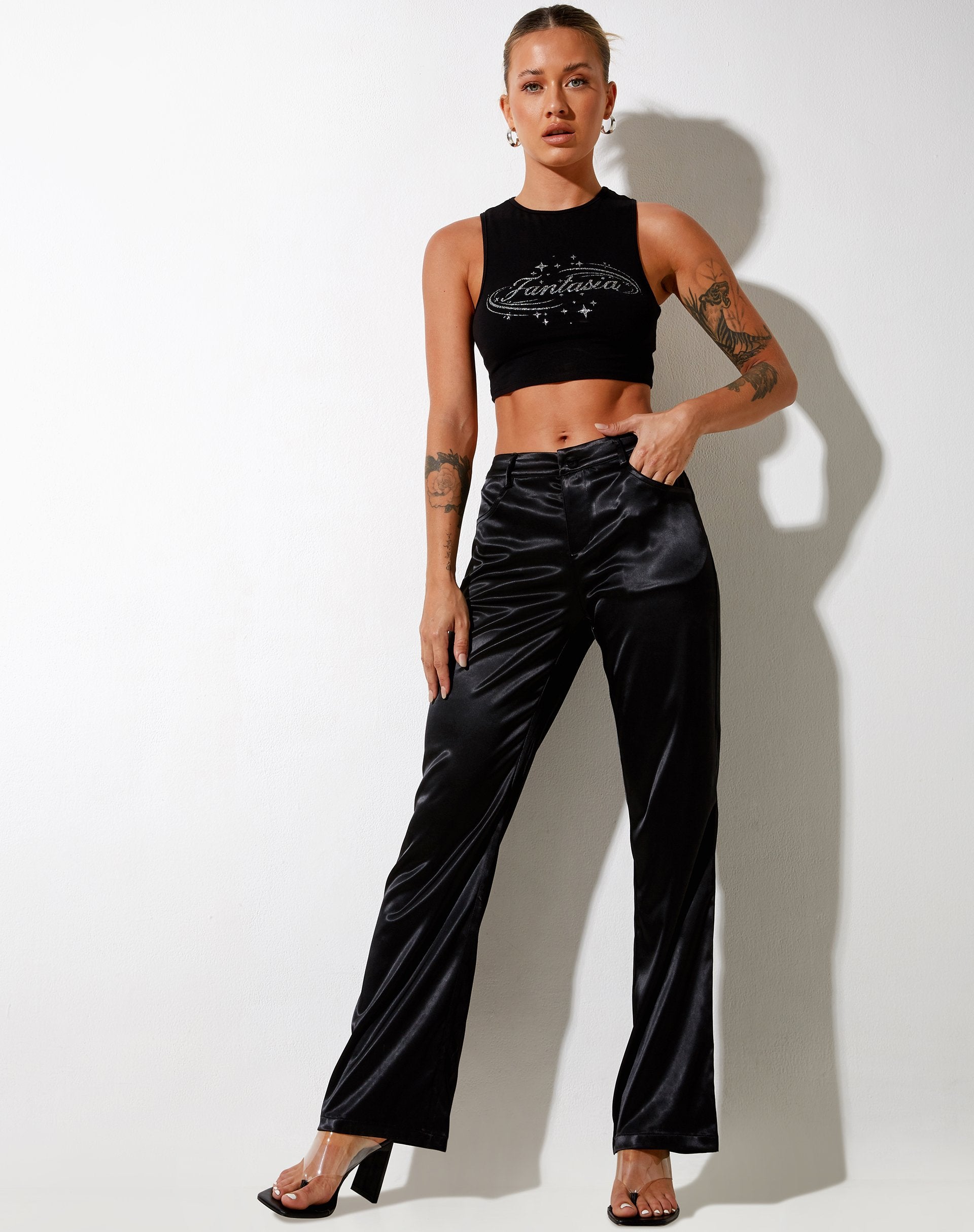 Imagen del pantalón Desta de satén negro Fantasia Diamante
