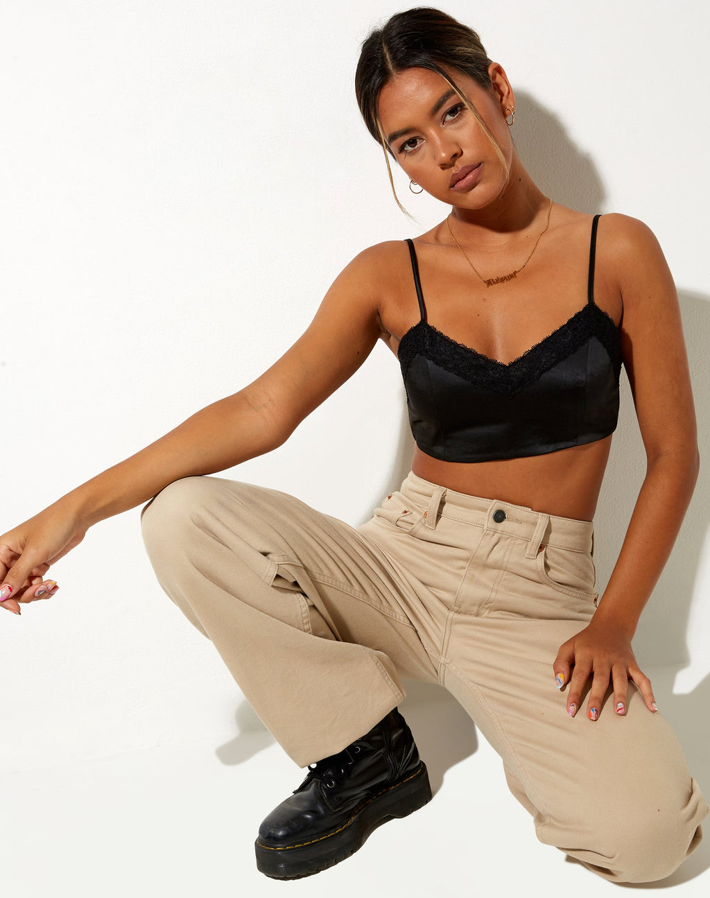 Crop Top Dinie en satén negro
