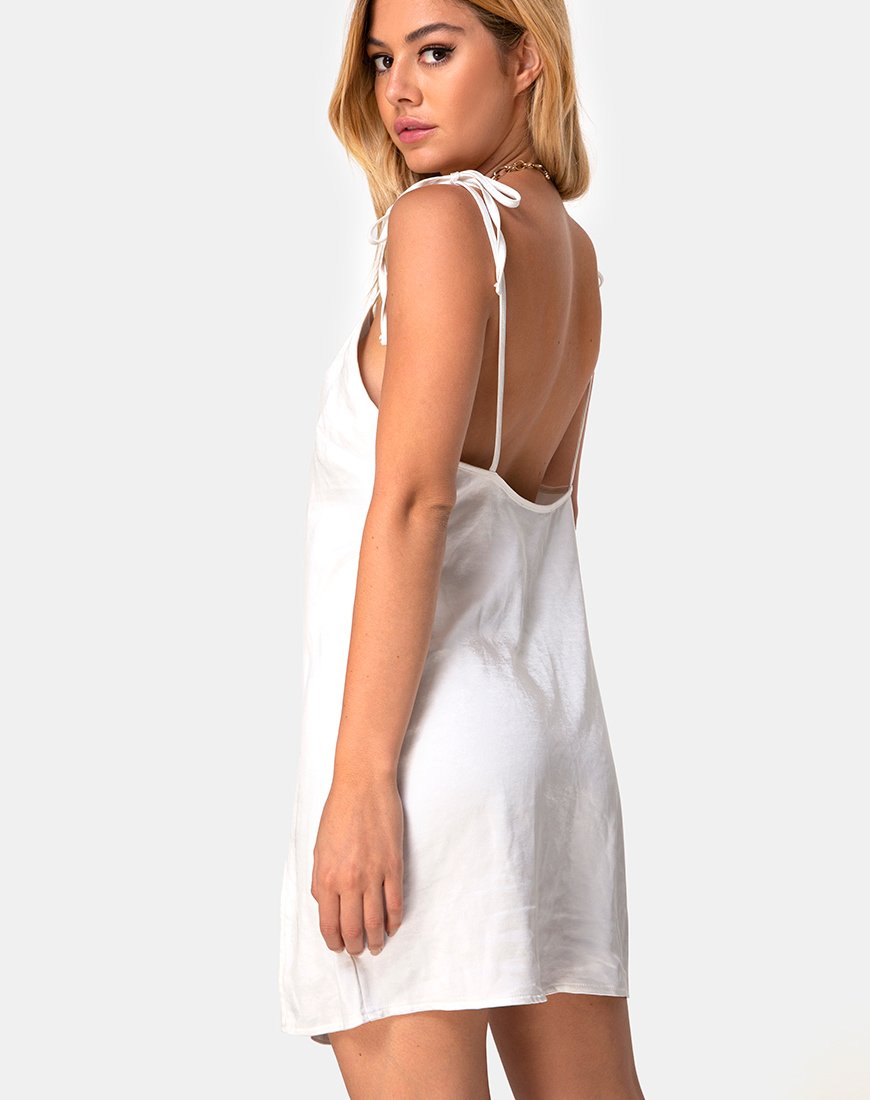 Vestido Doella en satén marfil