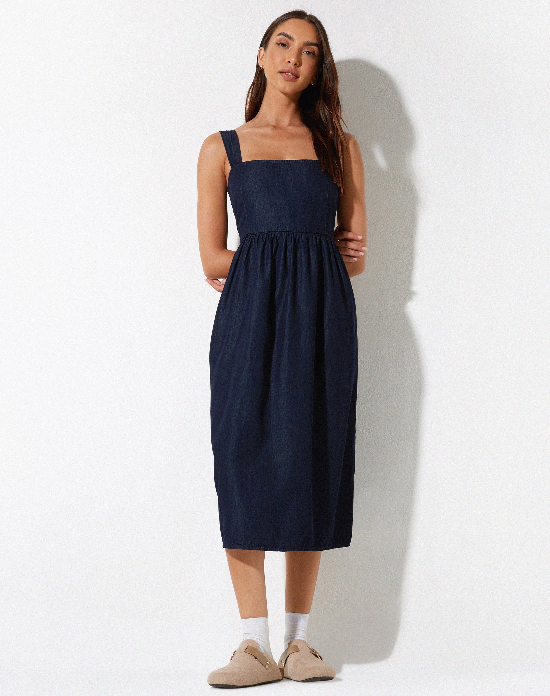 imagen de Doraya Midi Dress in Denim Blue Chambray