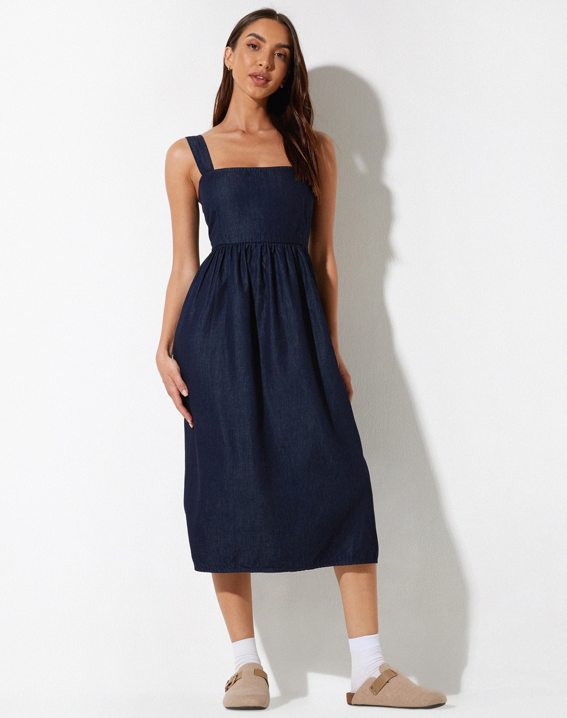 imagen de Doraya Midi Dress in Denim Blue Chambray