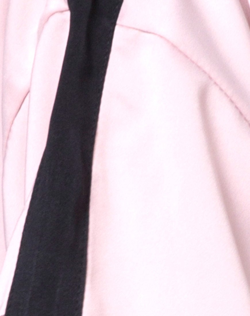 Imagen del vestido camisero Dore en blush con raya negra
