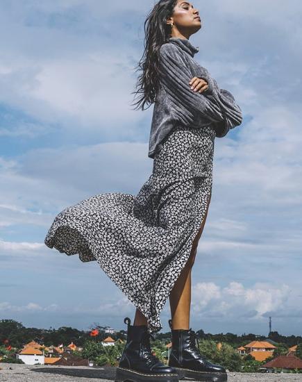 Imagen de Shayk Maxi Skirt in Ditsy Rose Negro