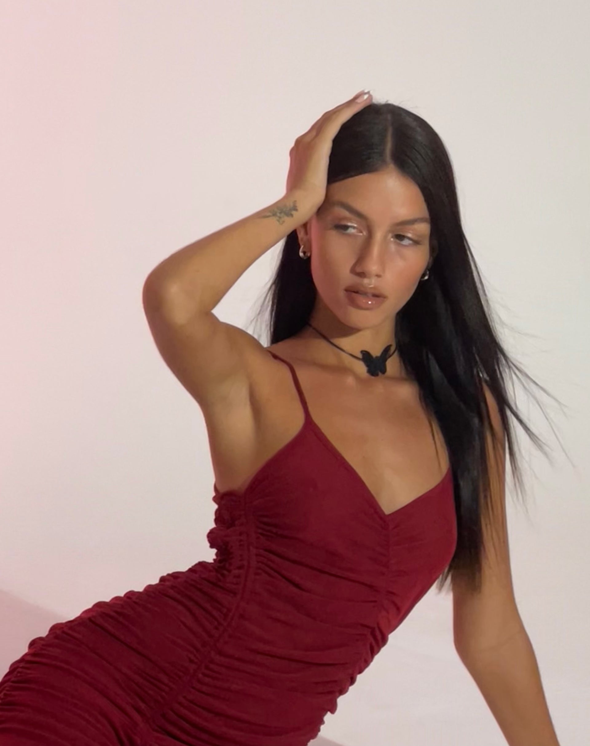 Imagen del vestido Dulcia Midi en burdeos
