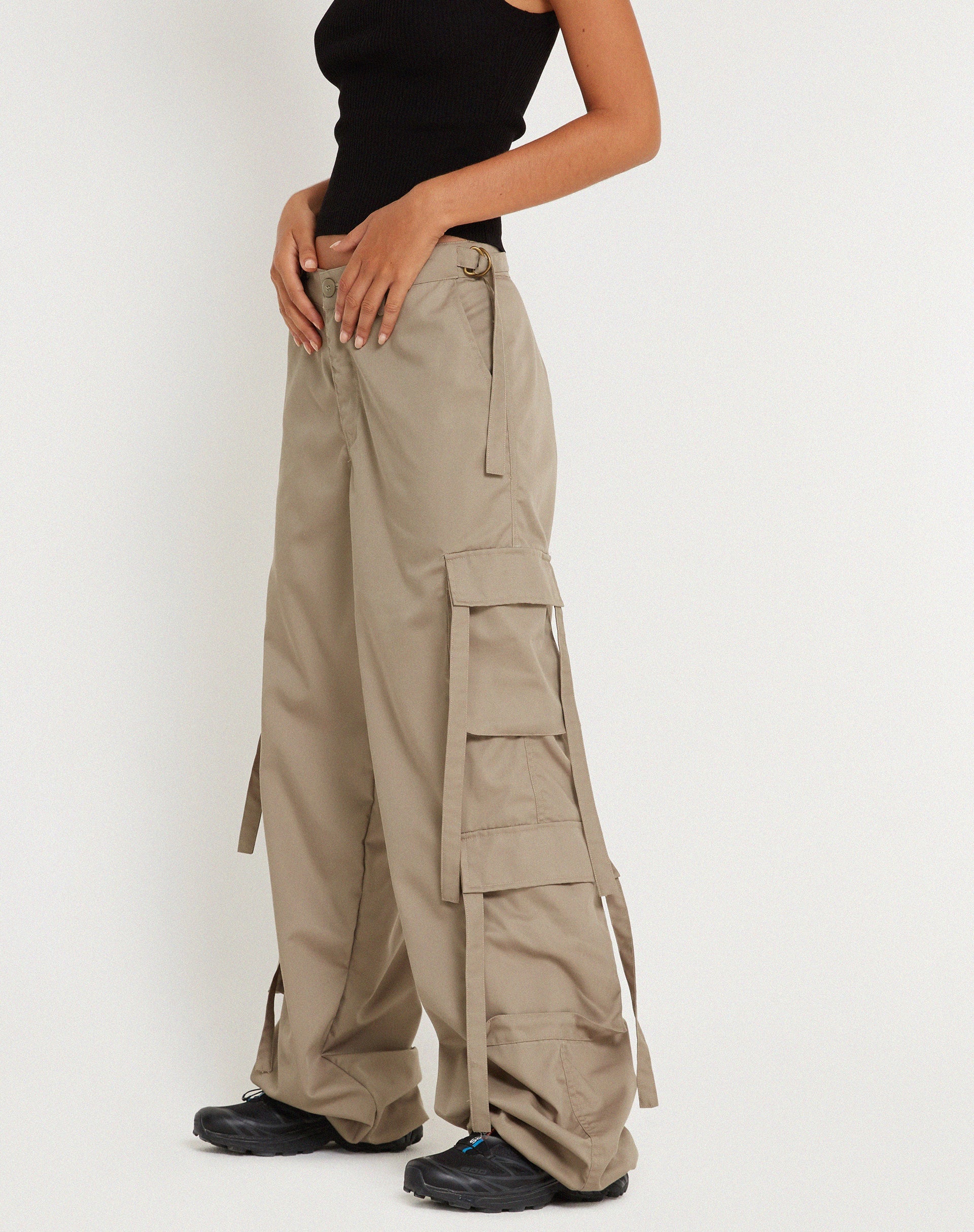 imagen de Edgar Wide Leg Cargo Trouser en Algodón Drill Topo