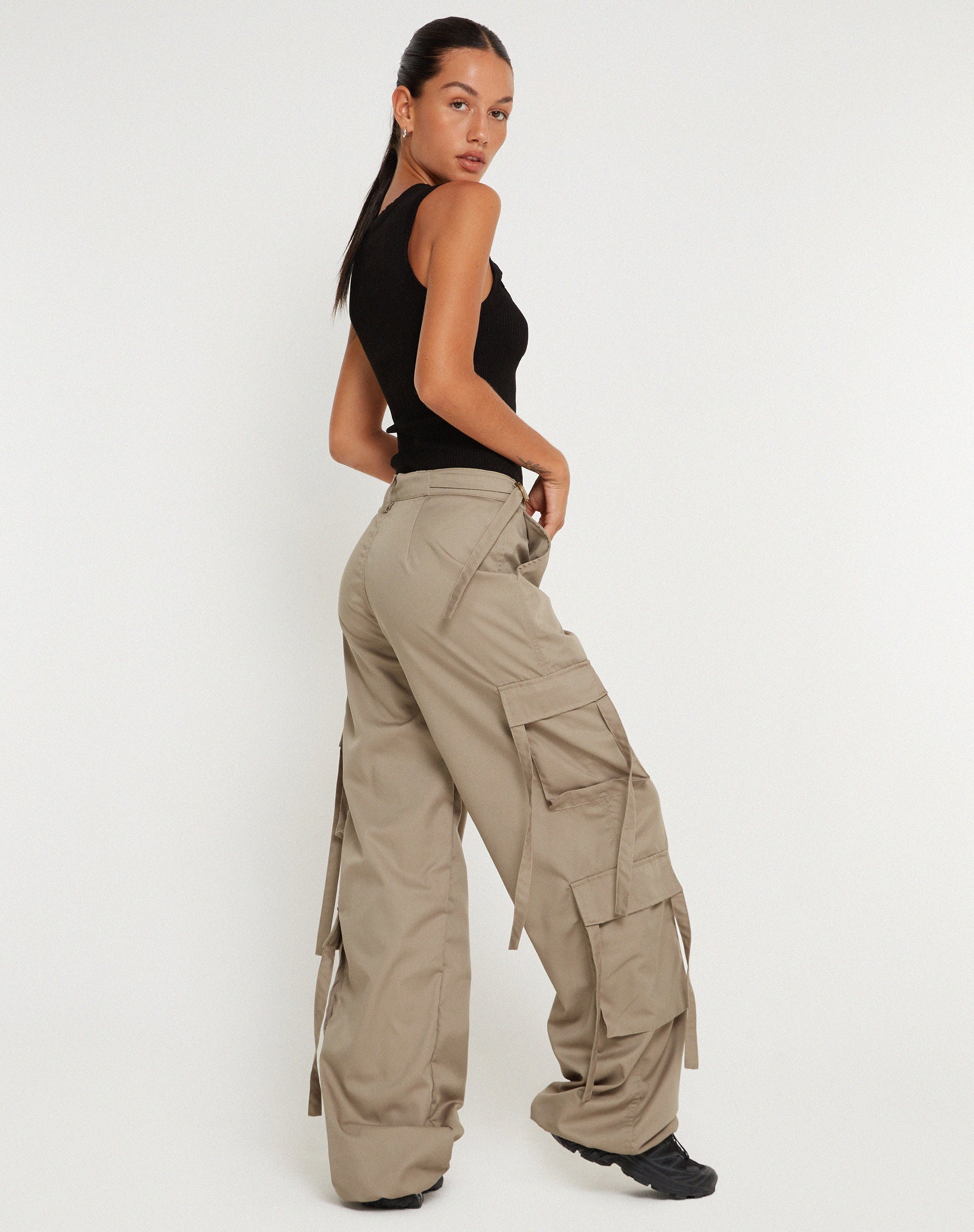 imagen de Edgar Wide Leg Cargo Trouser en Algodón Drill Topo