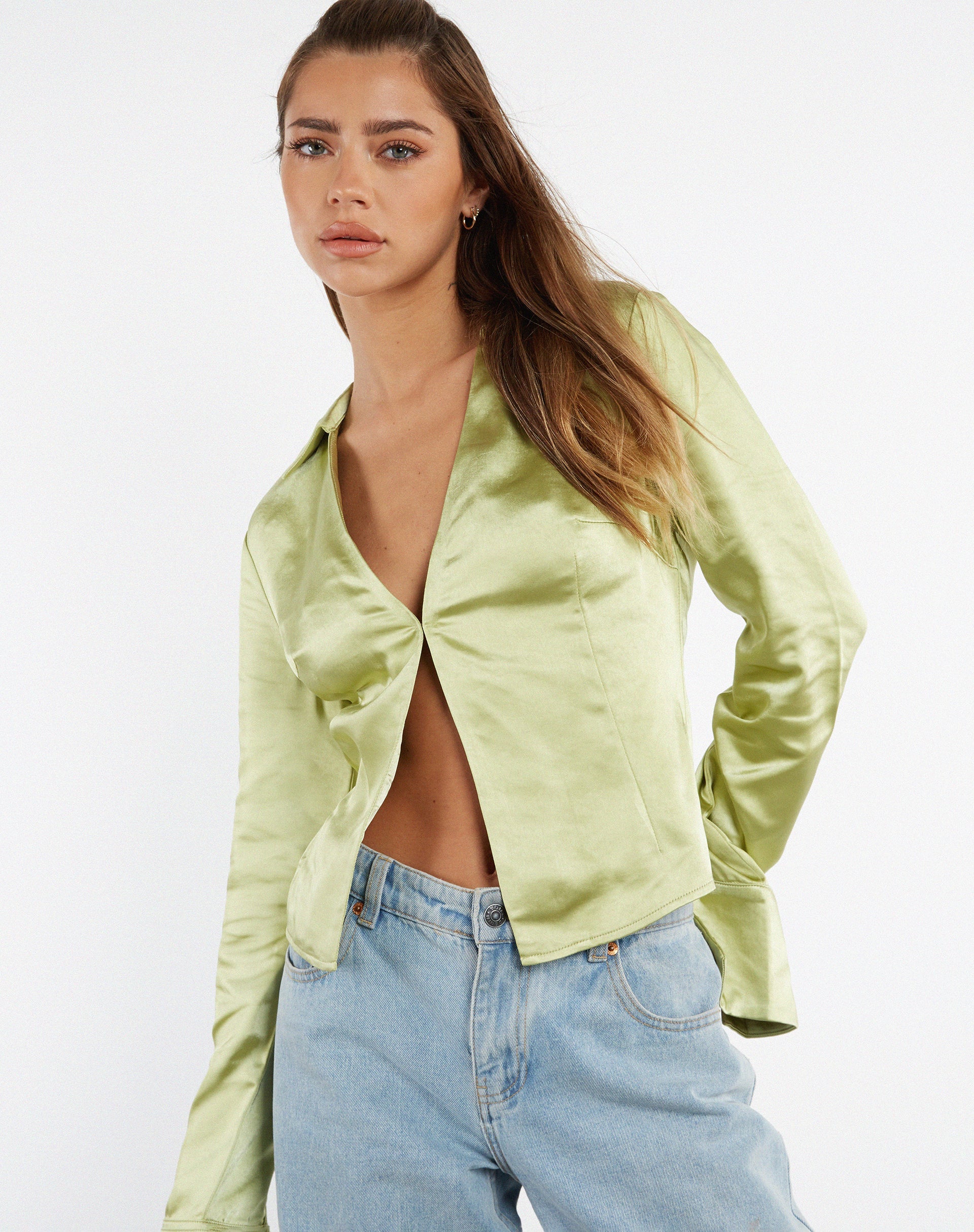 imagen de MOTEL X JACQUIE Camisa Edzia en Satén Verde Nilo
