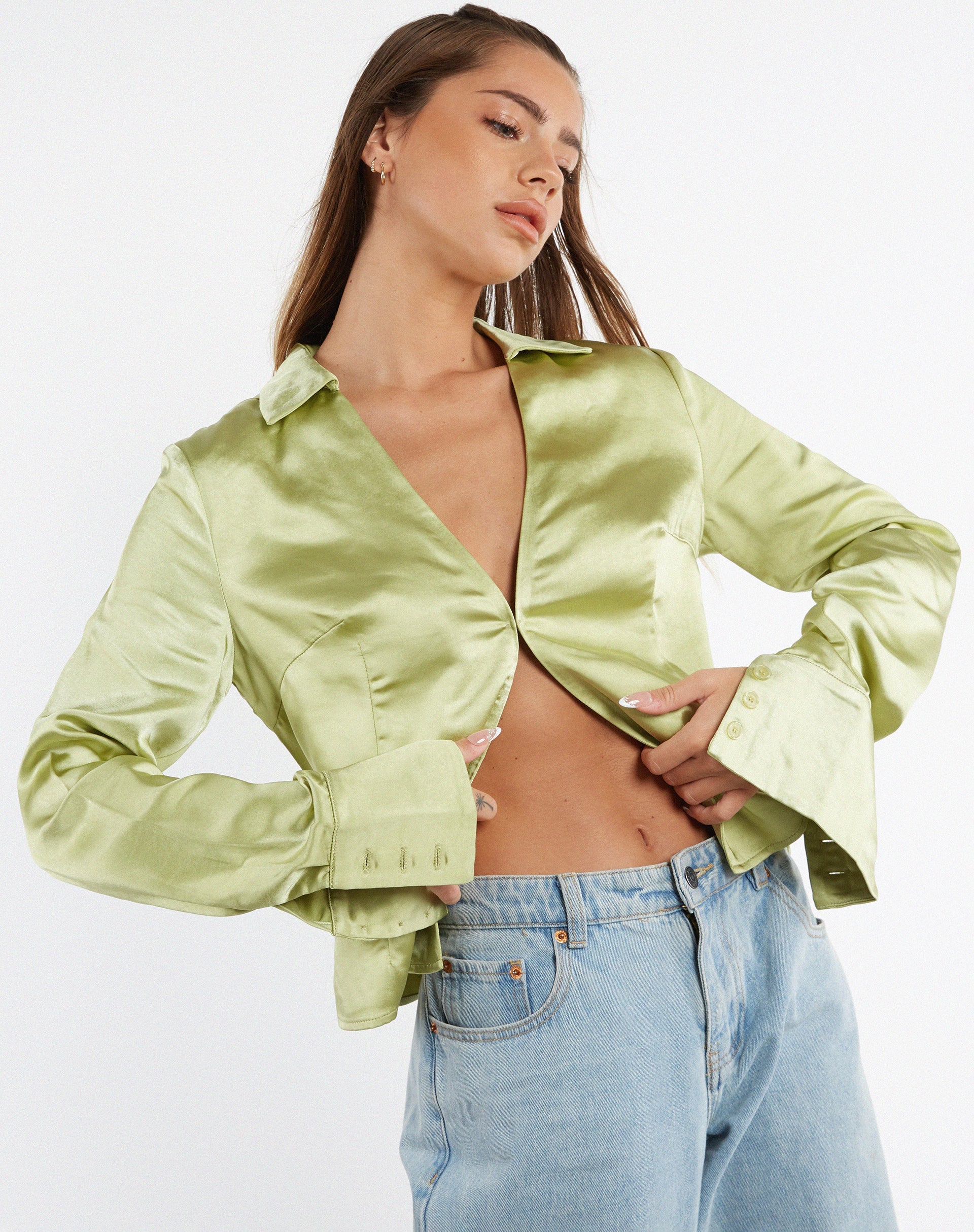 imagen de MOTEL X JACQUIE Camisa Edzia en Satén Verde Nilo