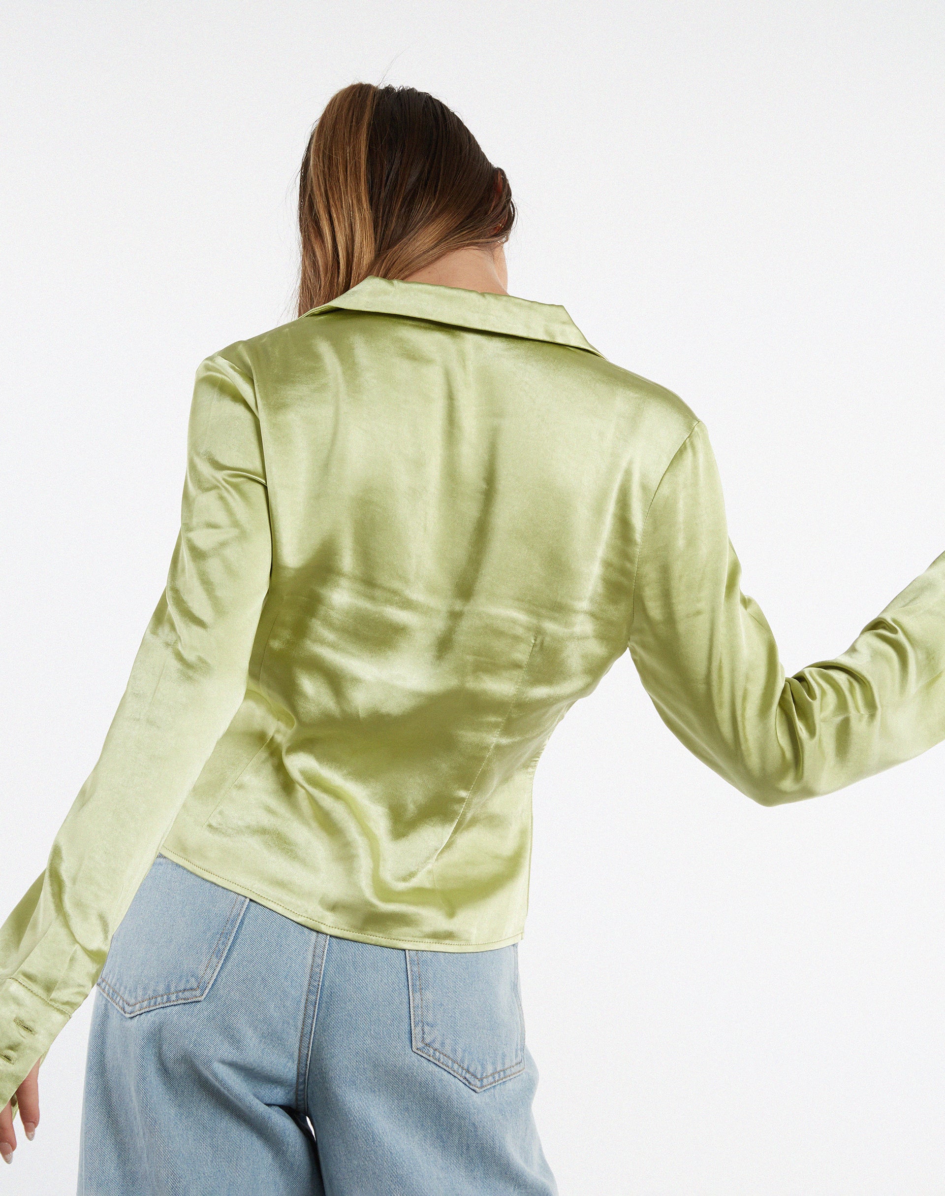 imagen de MOTEL X JACQUIE Camisa Edzia en Satén Verde Nilo