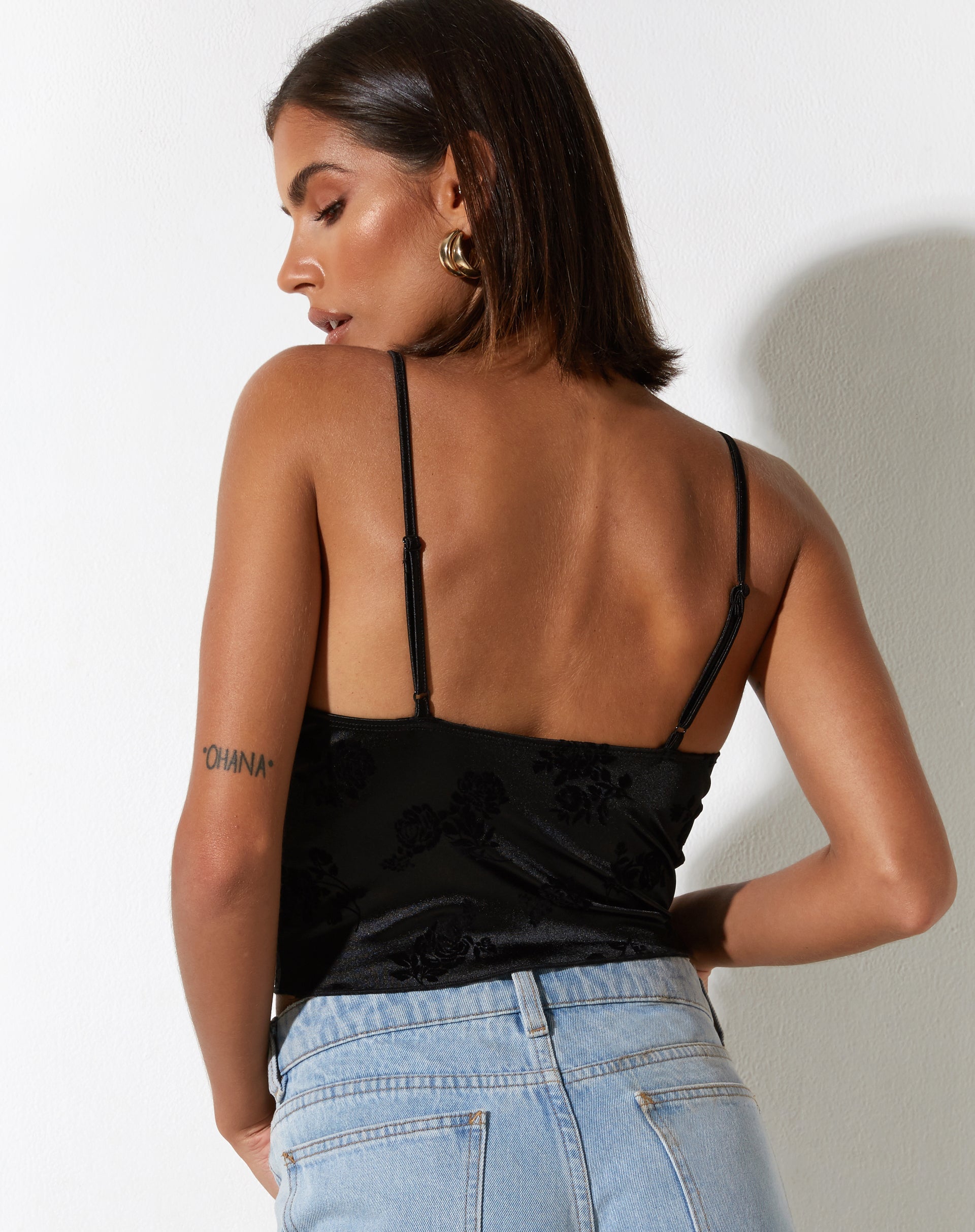 imagen de Ekana Crop Top en Black Rose Flock