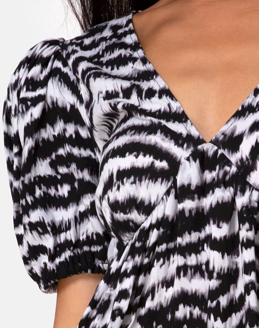 Imagen del vestido Elcia en gris gota animal
