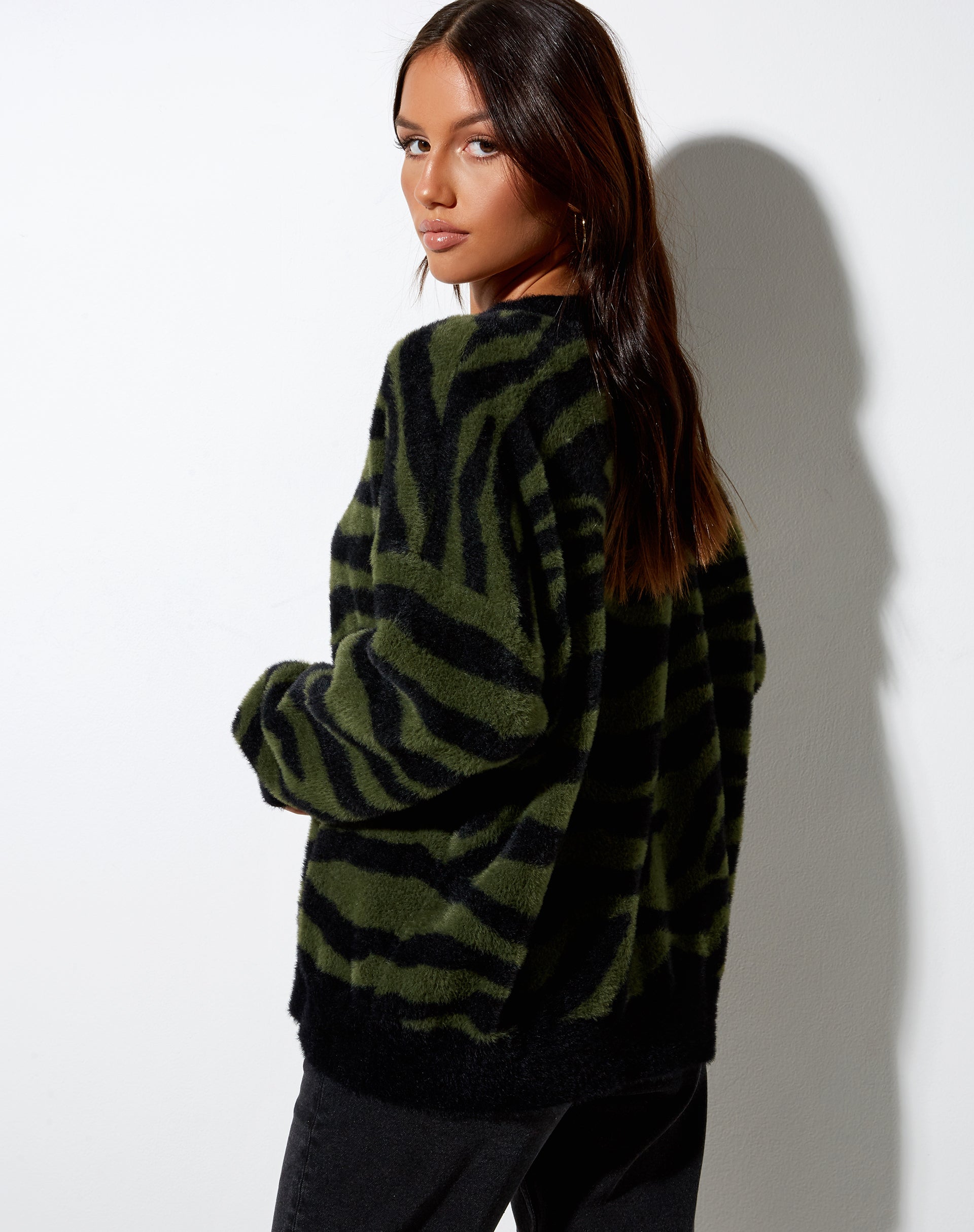 Imagen del jersey Eleni de punto cebra verde oliva y negro