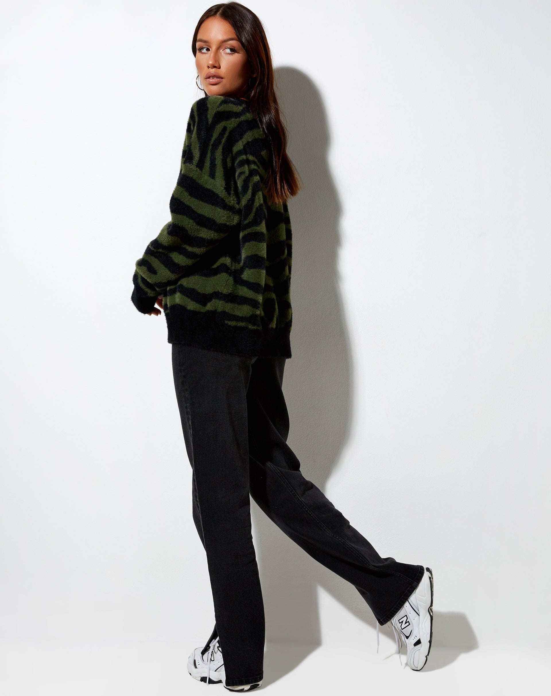 Imagen del jersey Eleni de punto cebra verde oliva y negro