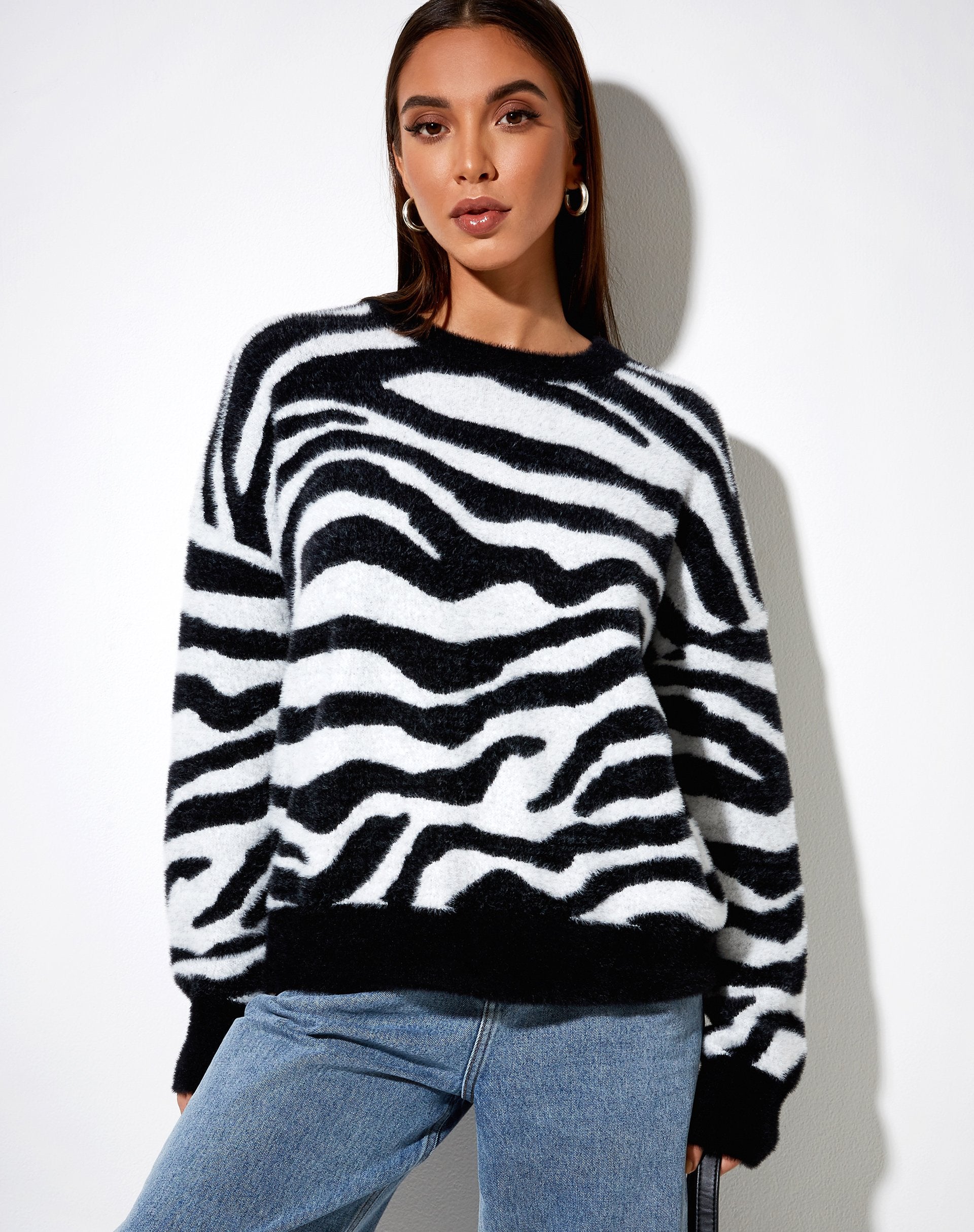 Imagen del jersey Eleni de punto cebra blanco y negro
