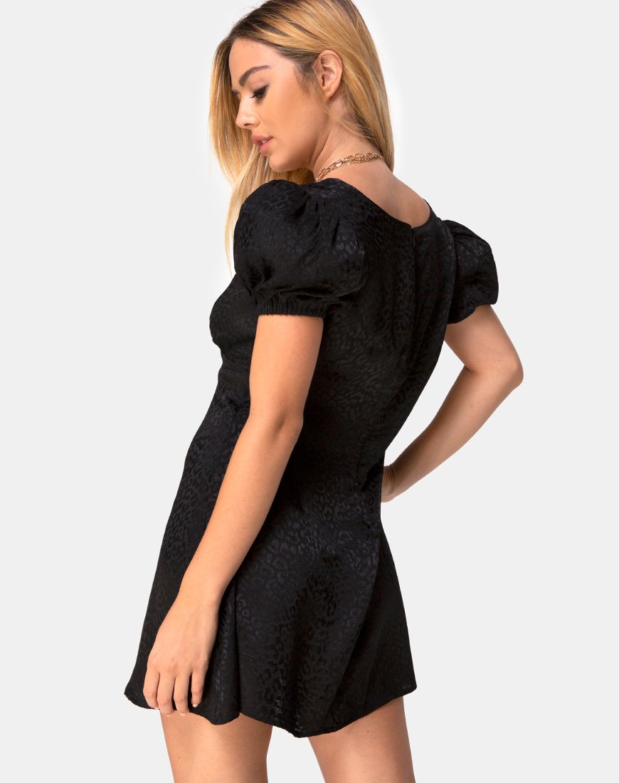 Imagen del minivestido Elfy de satén negro guepardo