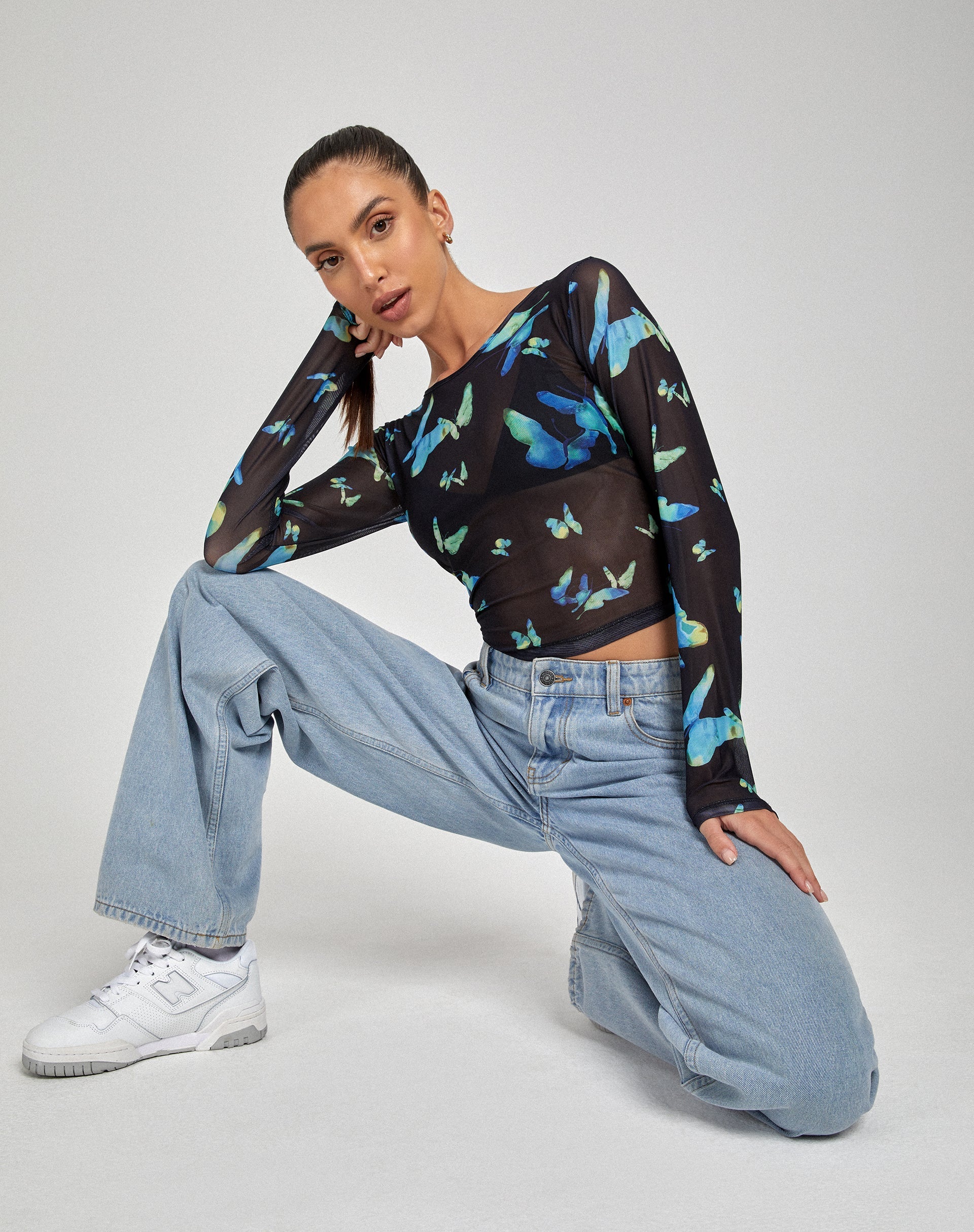 imagen de Elijah Long Sleeve Top in Butterfly Watercolour Black
