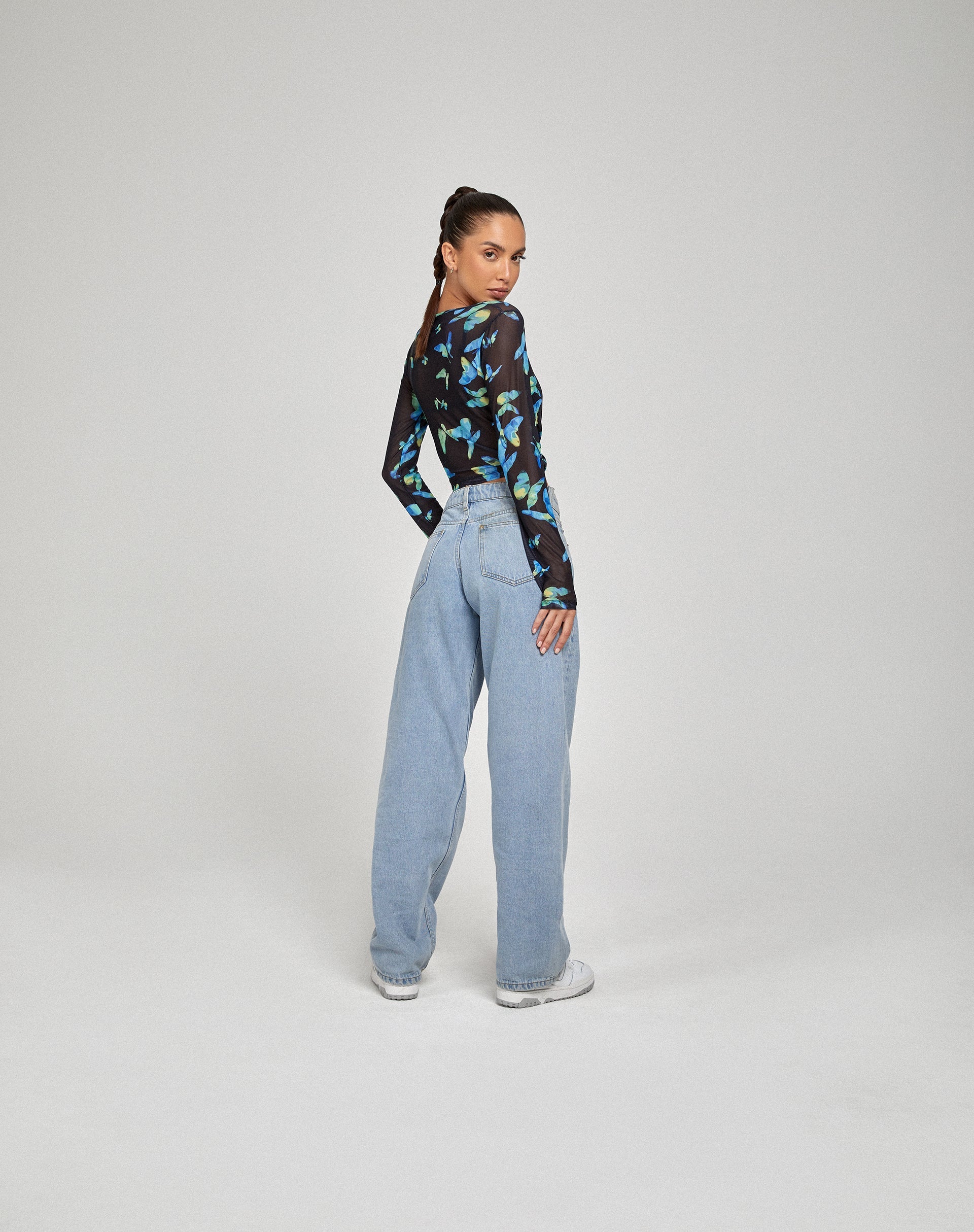 imagen de Elijah Long Sleeve Top in Butterfly Watercolour Black