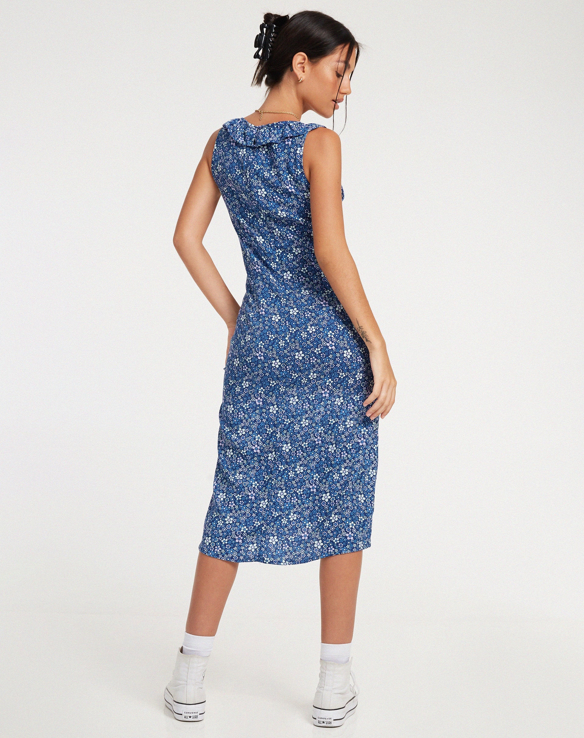 imagen de Elleta Midi Dress in Retro Floral Blue