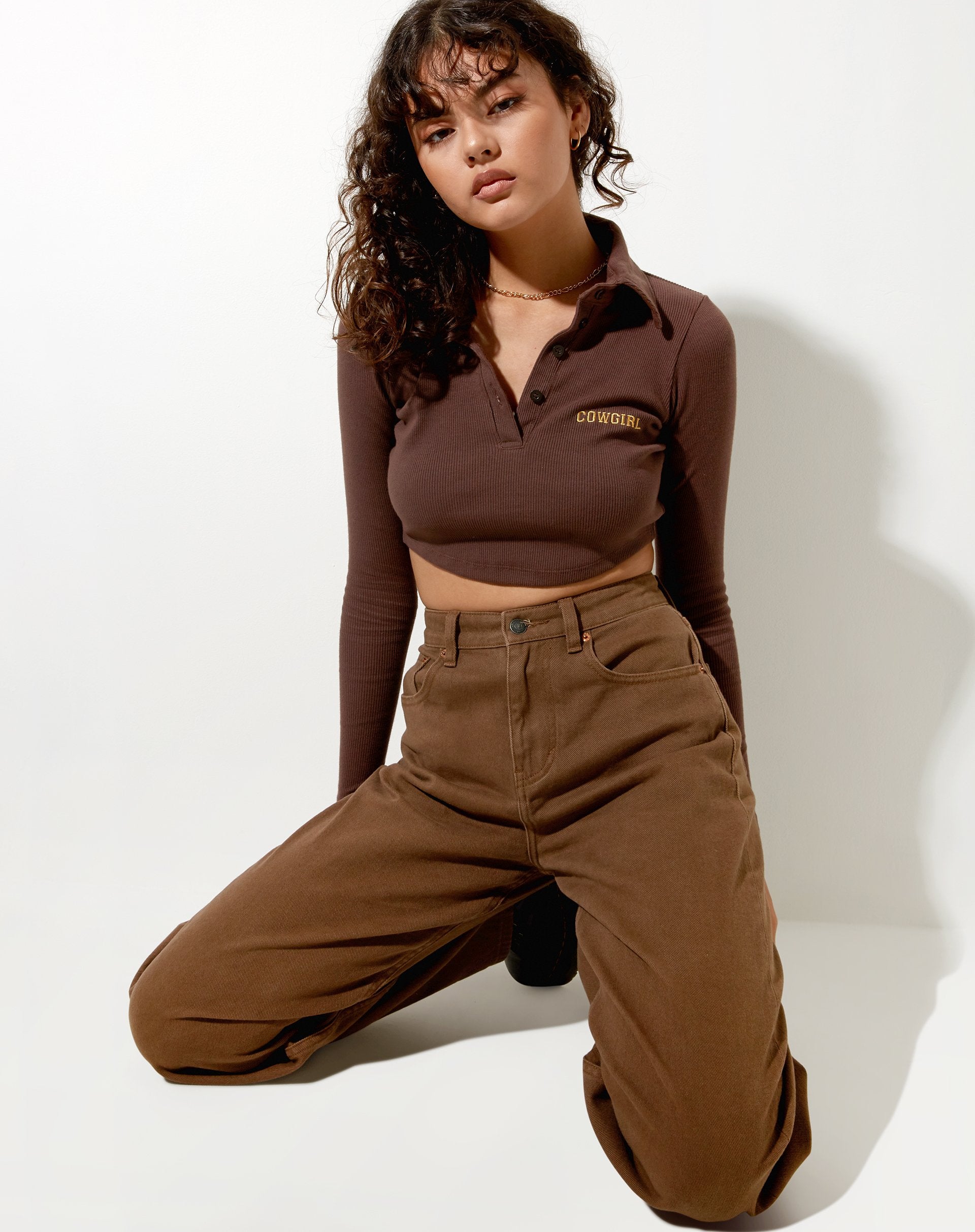 Imagen de Elody Crop Top en rib caoba profundo Cowgirl Embro