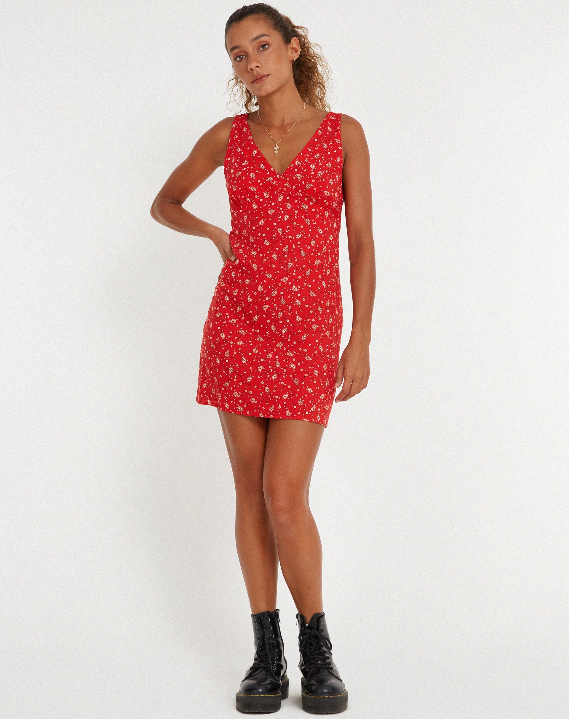 imagen de Eluned Day Dress in Paisley Fun Red