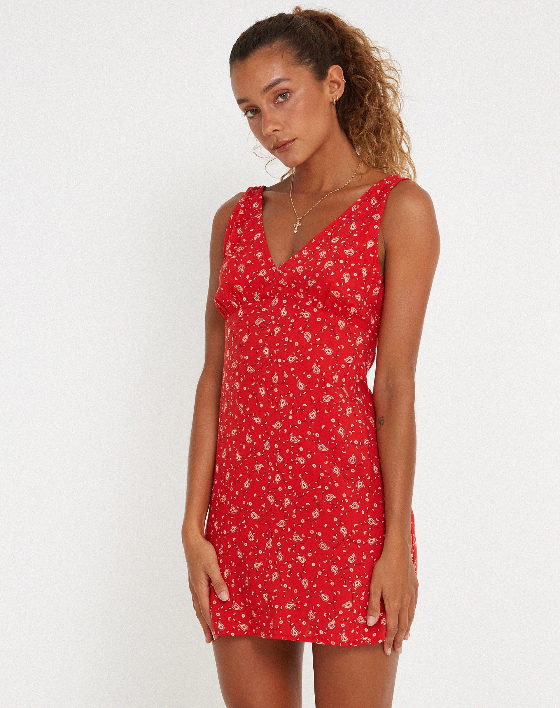 imagen de Eluned Day Dress in Paisley Fun Red