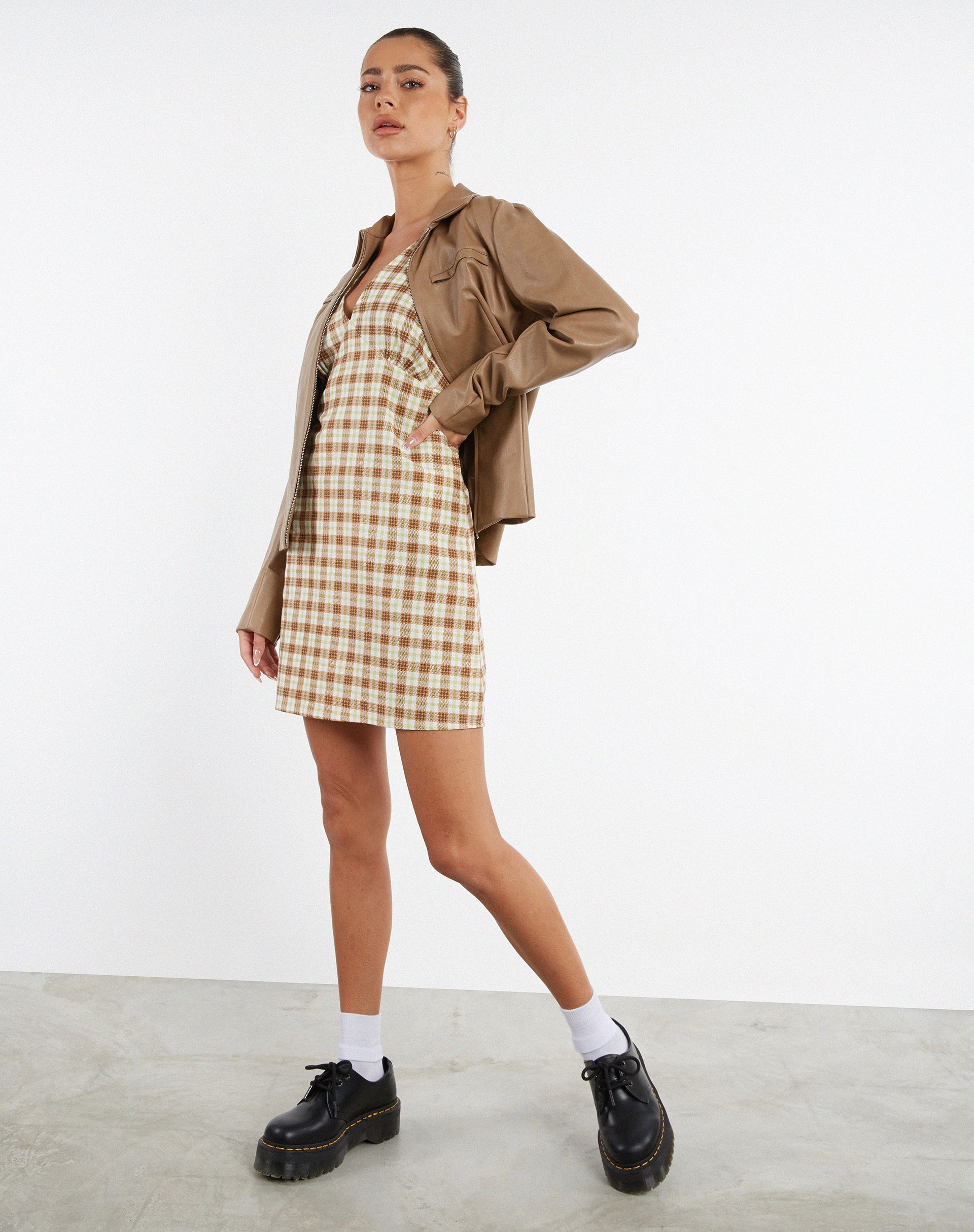 imagen de MOTEL X JACQUIE Vestido de día Eluned de cuadros amarillos y marrones