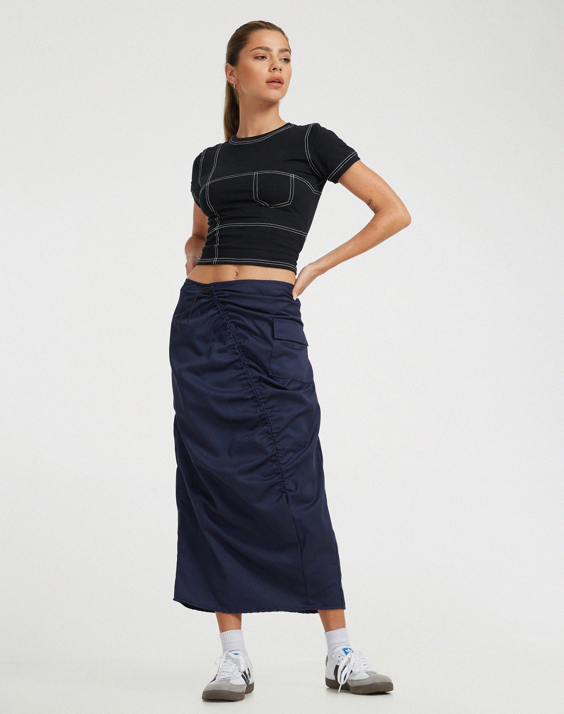 imagen de Enore Midi Skirt in Navy