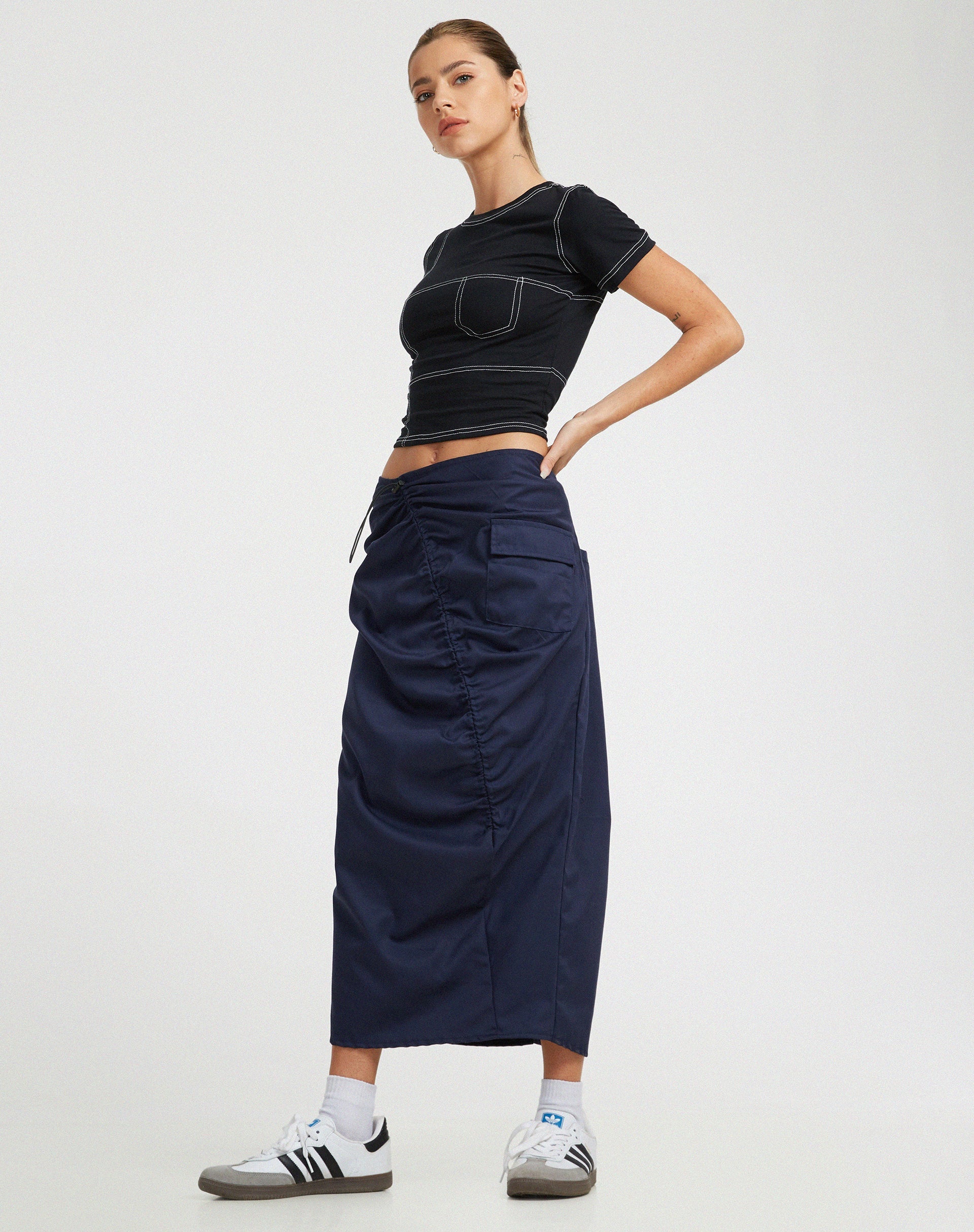 imagen de Enore Midi Skirt in Navy