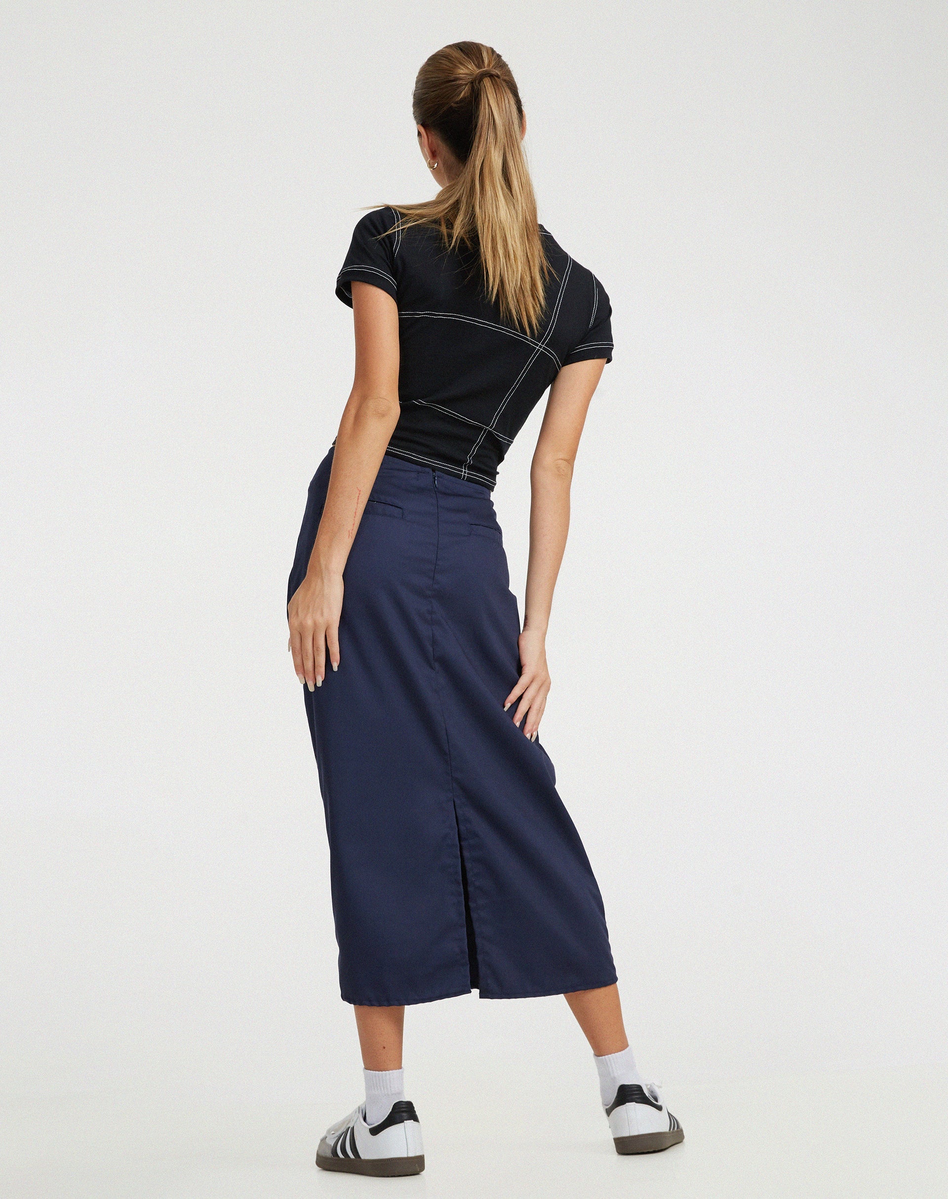 imagen de Enore Midi Skirt in Navy