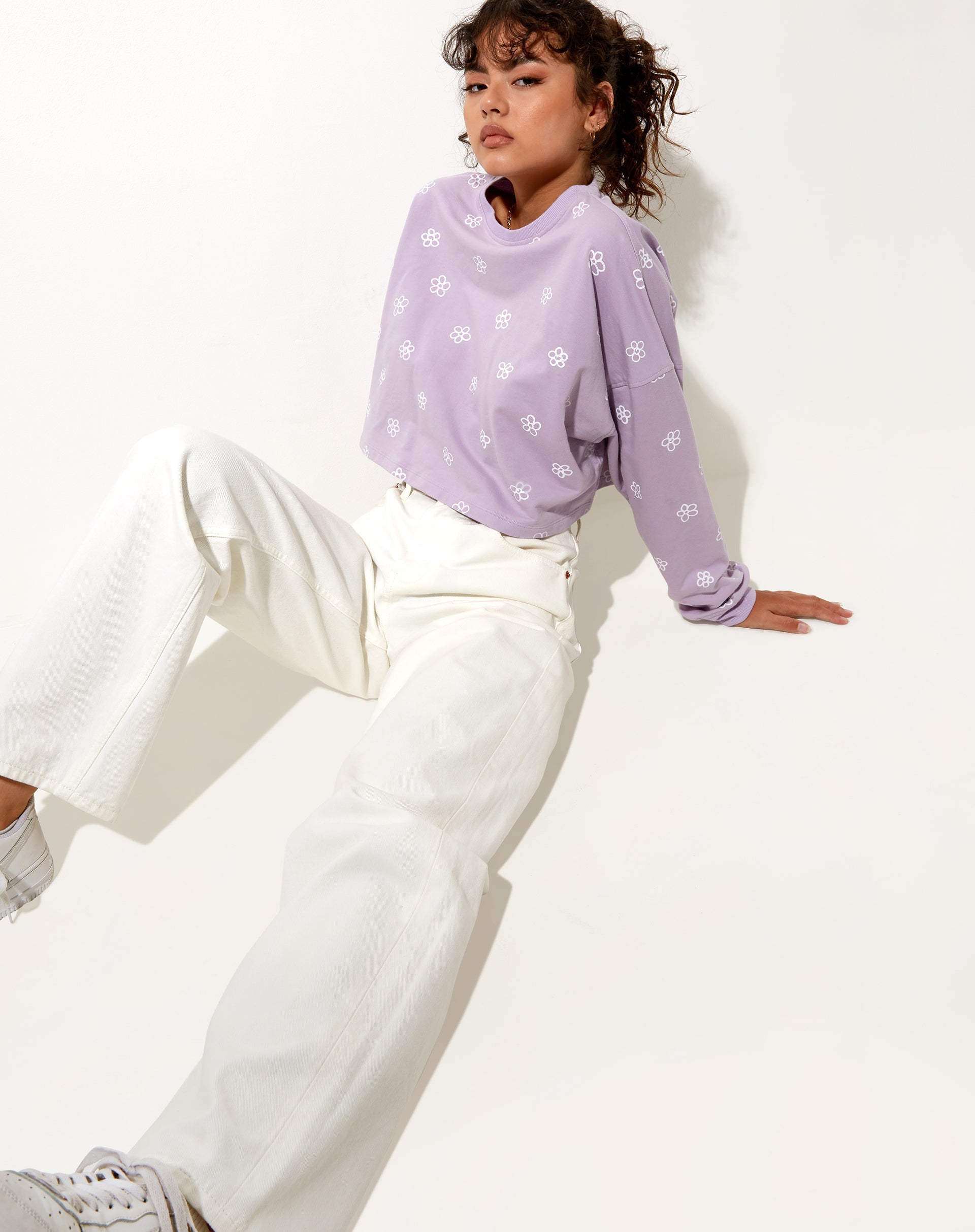 Imagen de Fawly Crop Top en Graffiti Flor Pequeña Lila
