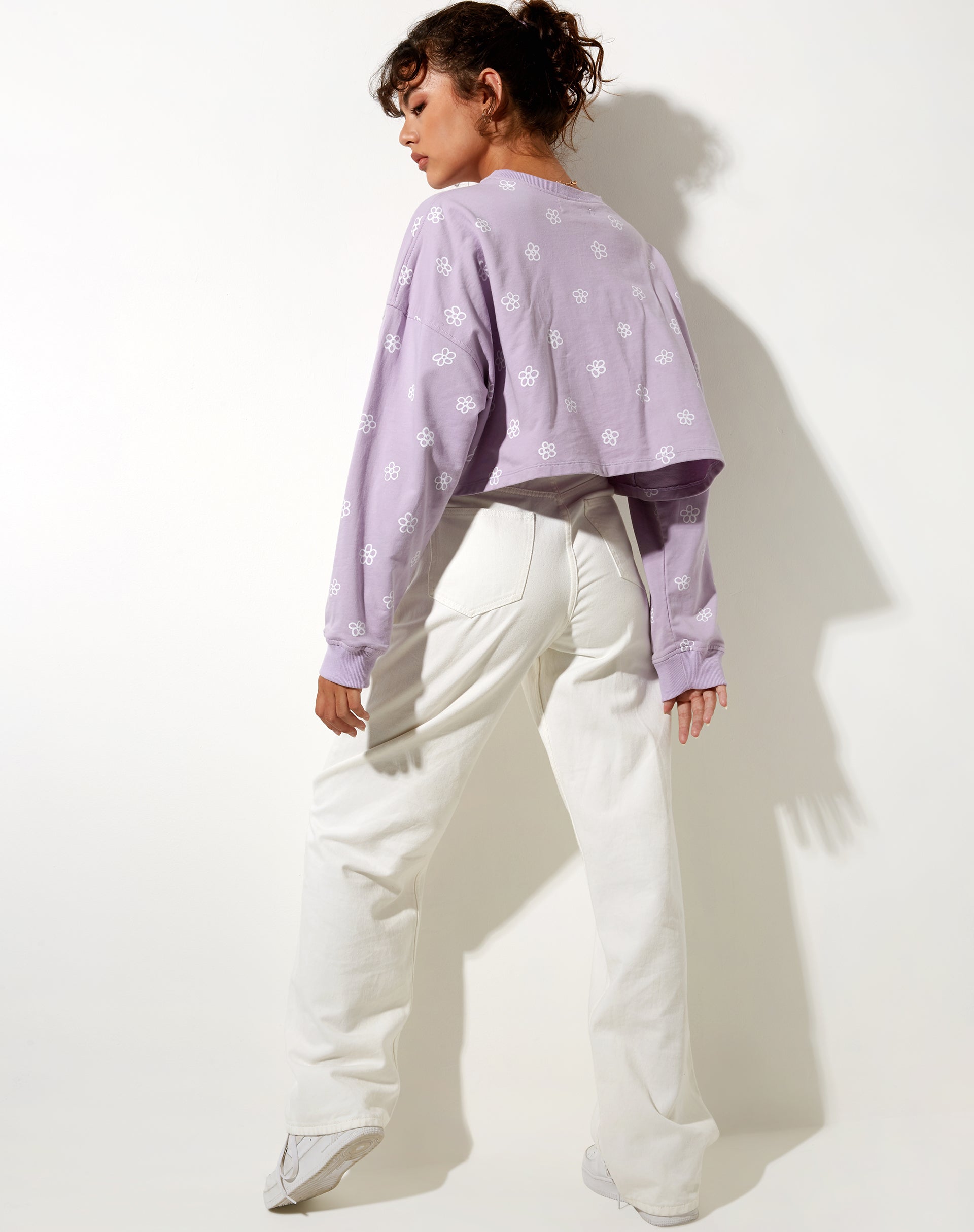 Imagen de Fawly Crop Top en Graffiti Flor Pequeña Lila
