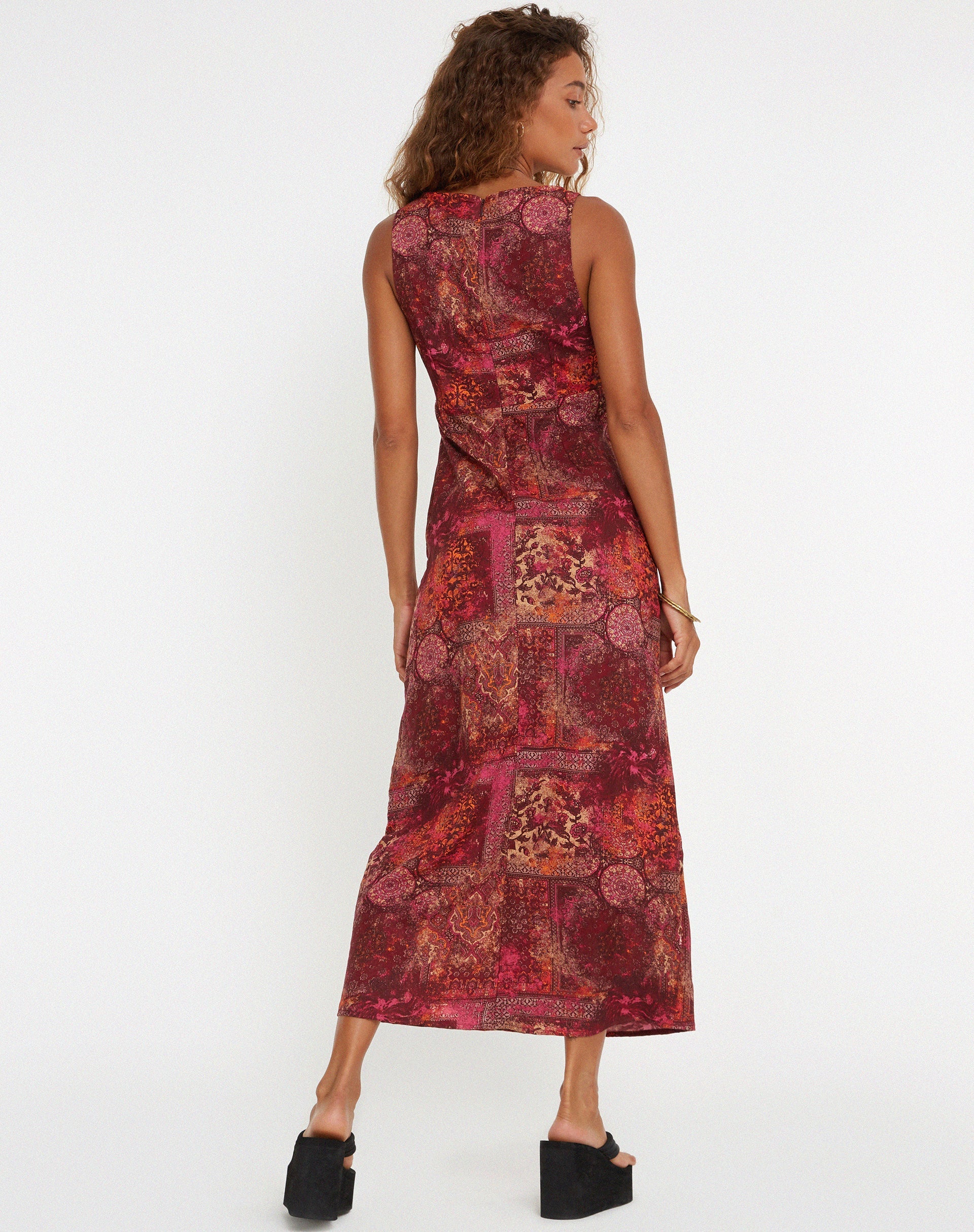 imagen de Fiaso Midi Dress in Abstract Paisley Red