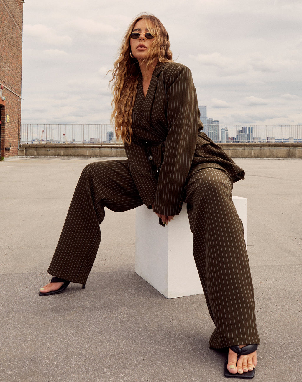 Pantalón Sakila de raya diplomática caqui
