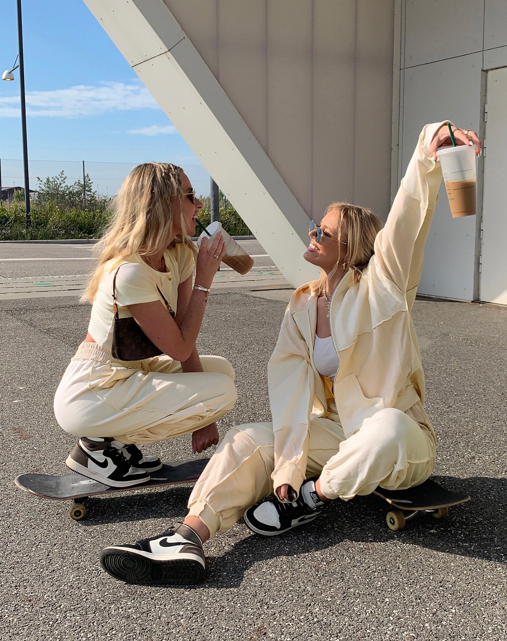 Imagen de Motel X Barbara Kristoffersen Wati Hoodie in Panelled Ivory and Winter White