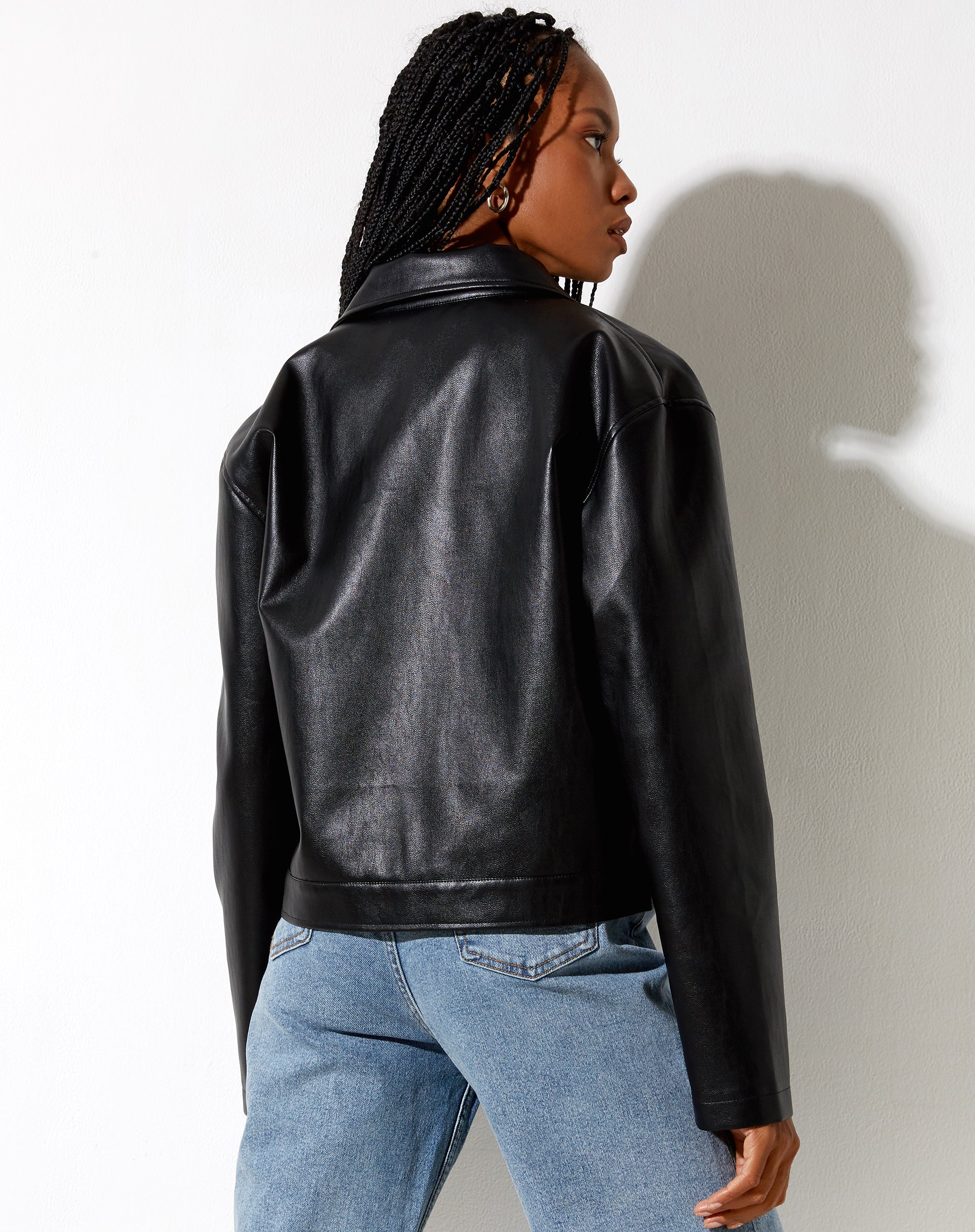 Imagen de la chaqueta Gadar en PU negro