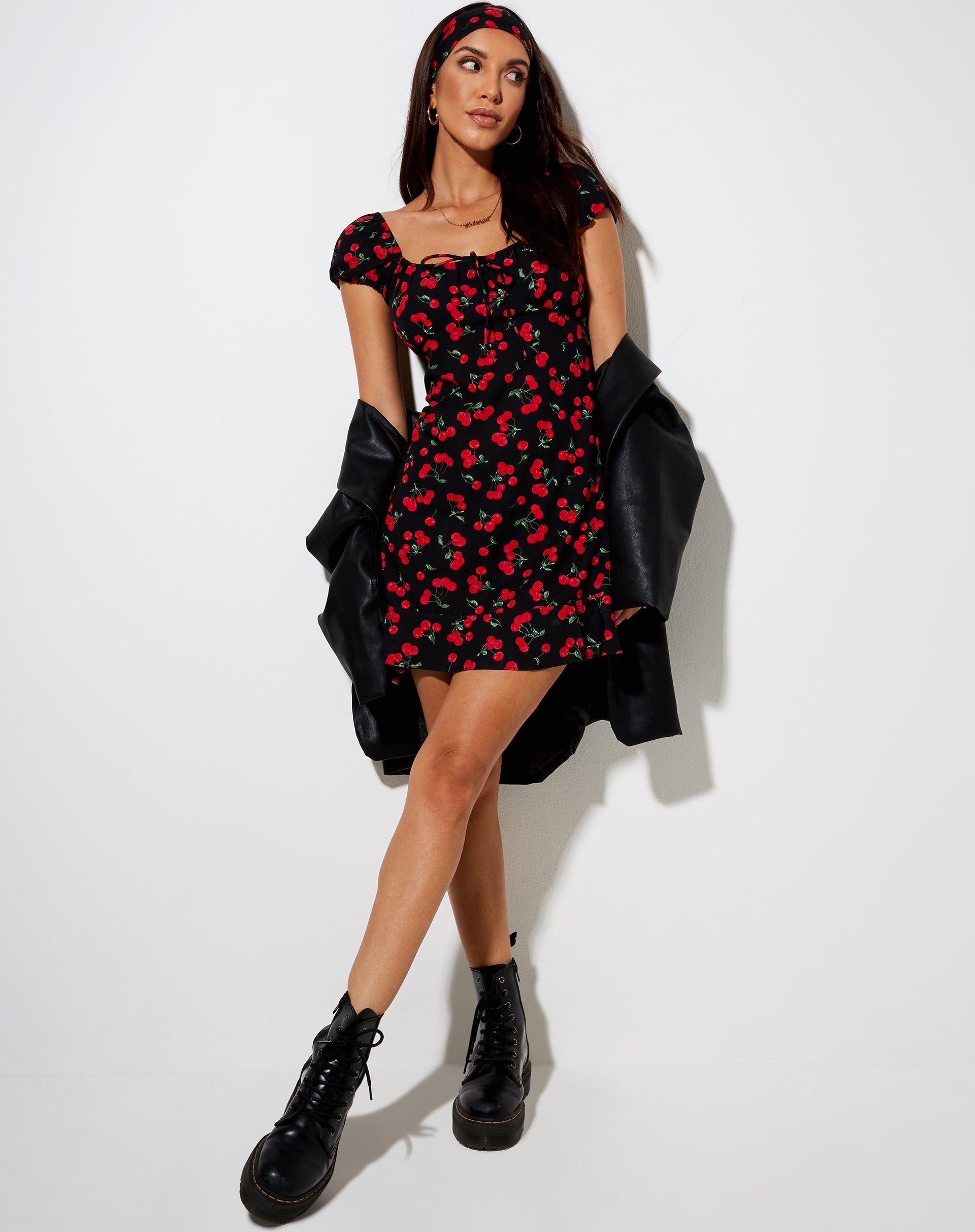 Imagen de Galaca Mini Dress in Cherries Negro