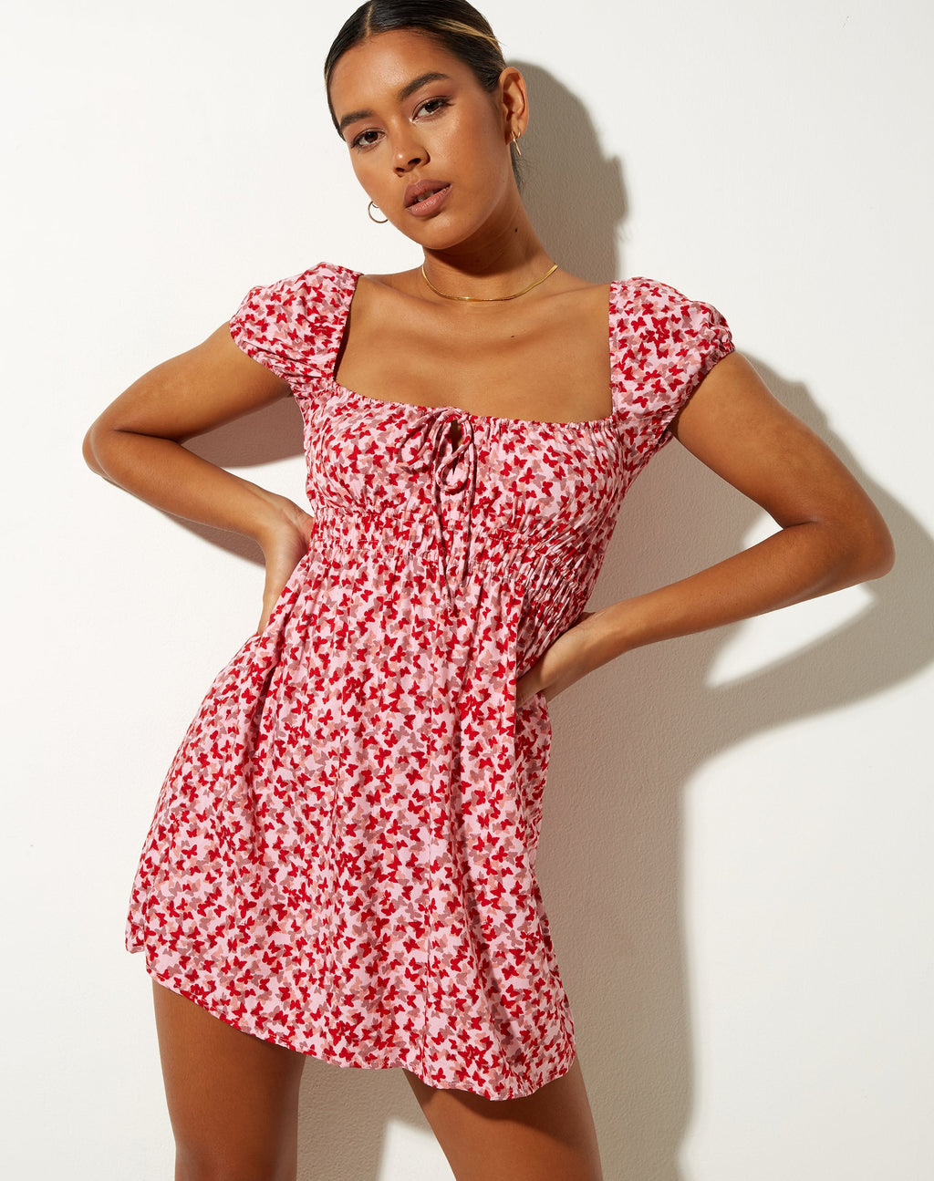 Mini Vestido Galova en Ditsy Butterfly Melocotón y Rojo