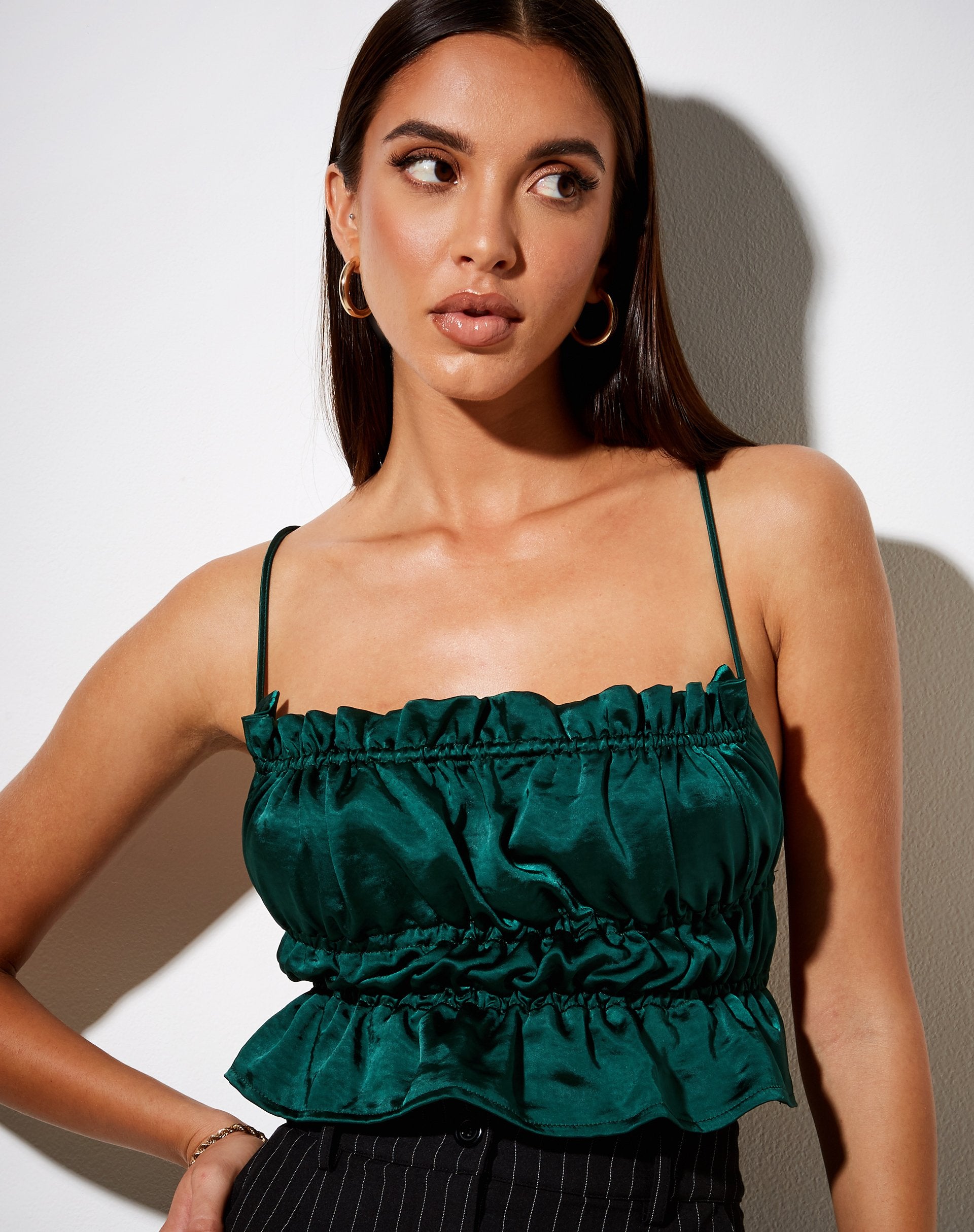 Imagen de Gamera Cami Top de satén verde bosque