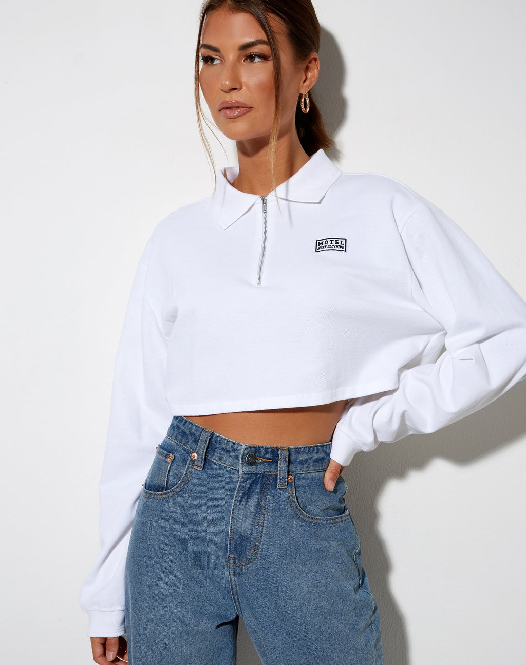 Gandi Crop Top en Blanco con Etiqueta Motel Work Clothing