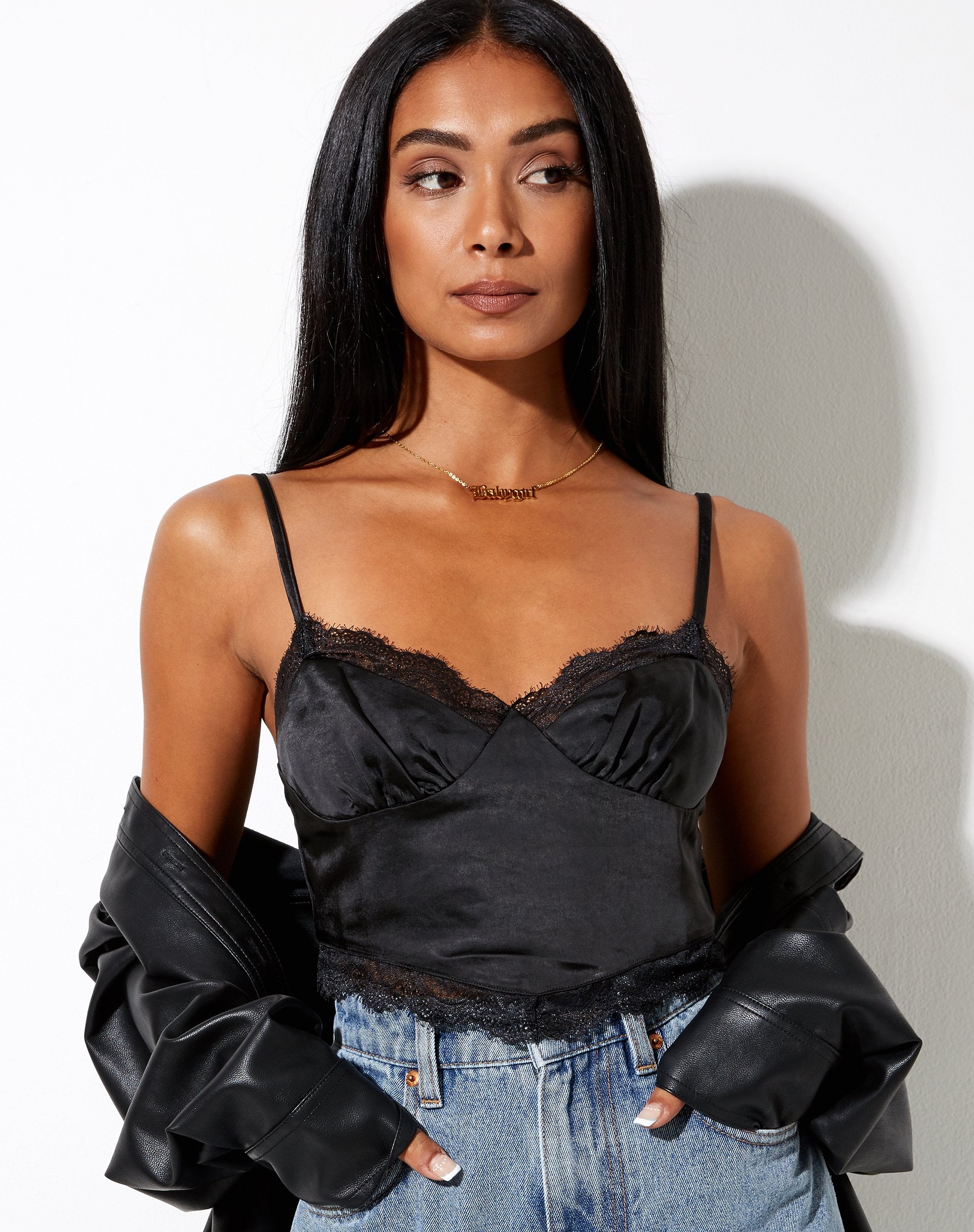Imagen de Gemlou Cami Top de satén negro