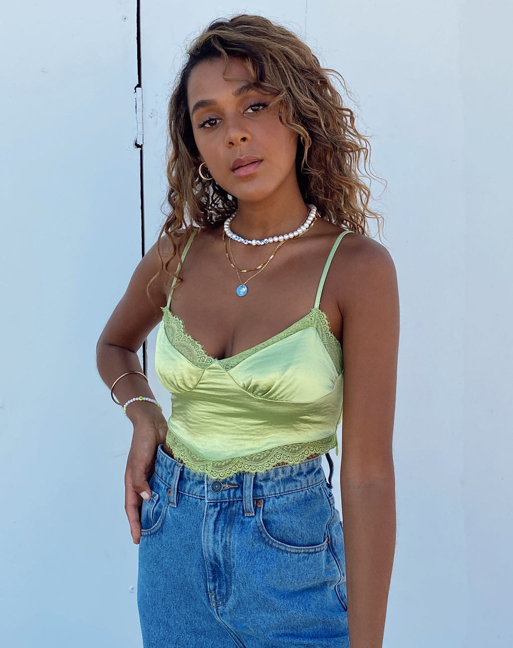Cami Top Gemlou en satén verde lima