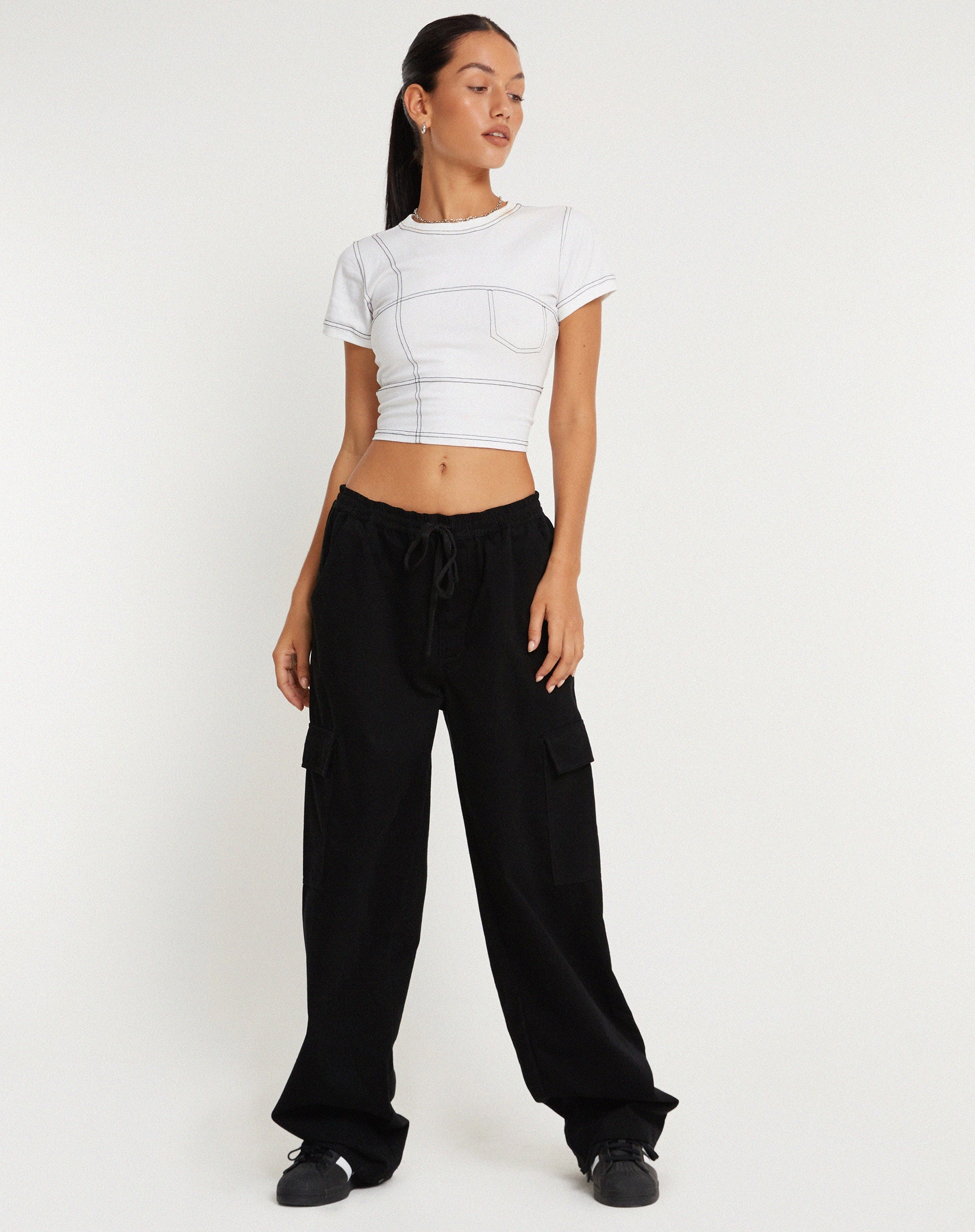 IMAGEN DE Geona Pantalón cargo pata ancha en negro