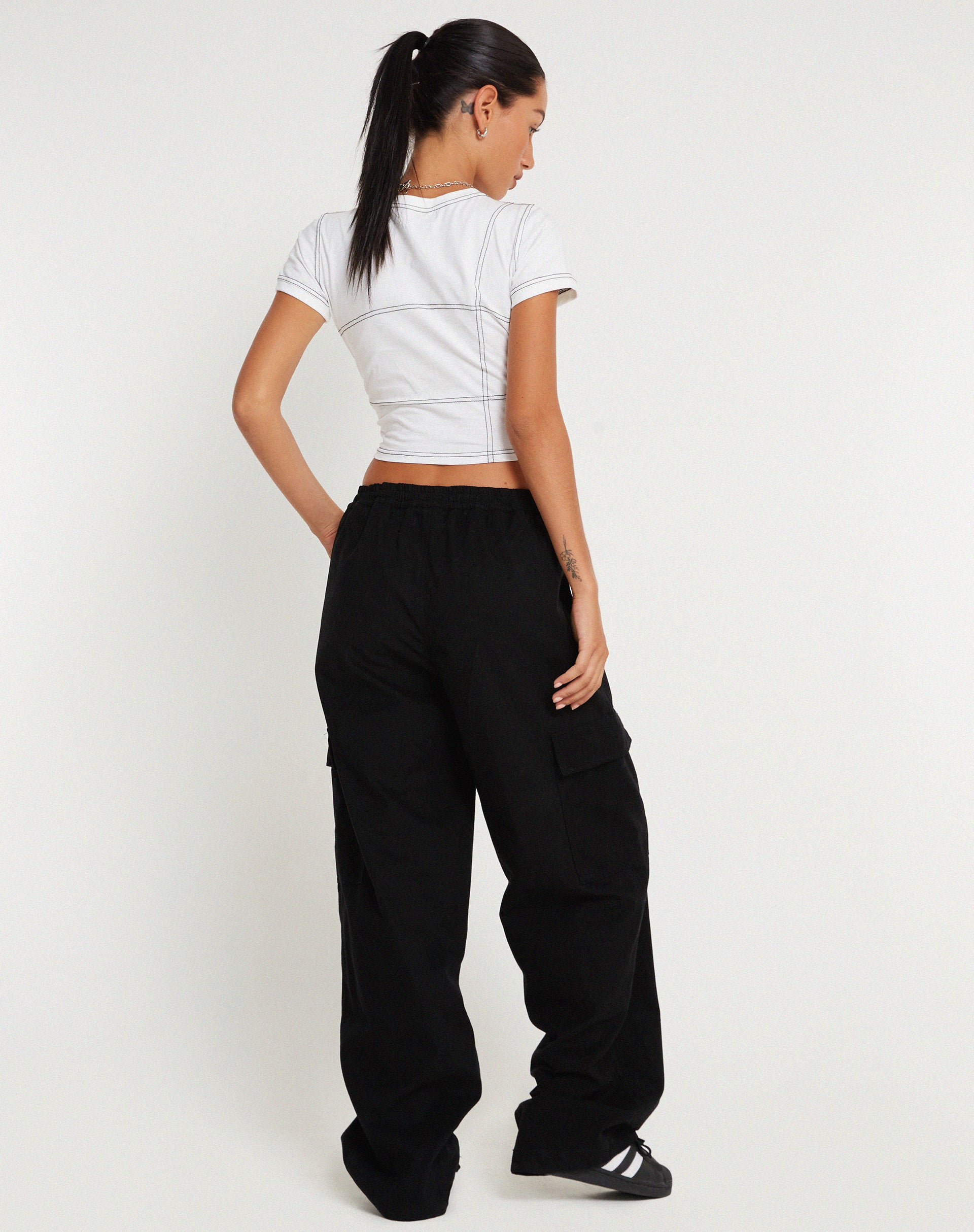 IMAGEN DE Geona Pantalón cargo pata ancha en negro