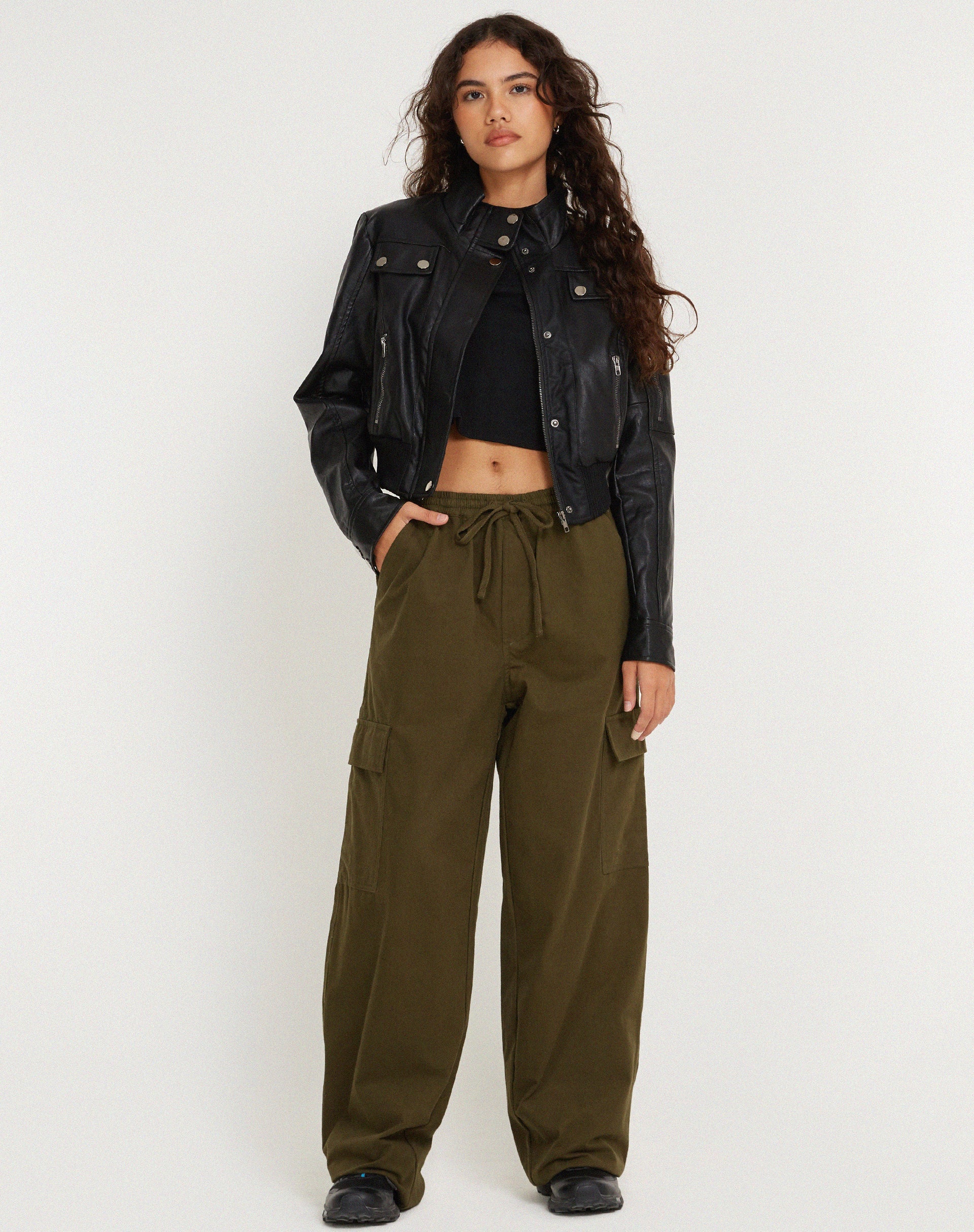 imagen de Geona Wide Leg Cargo Trouser en Dark Olive